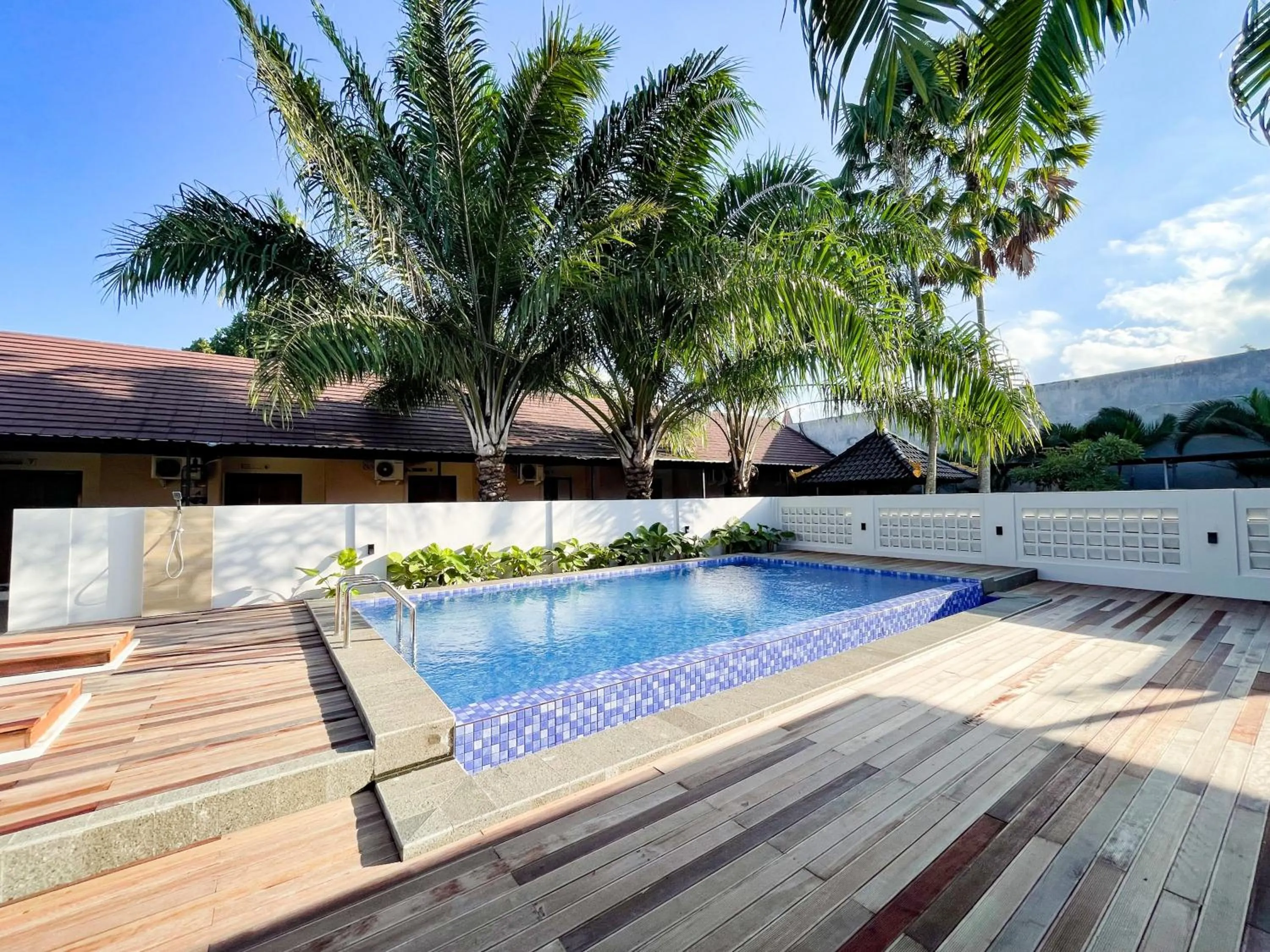 Swimming pool in RedDoorz Syariah Plus near Banyuwangi Airport
