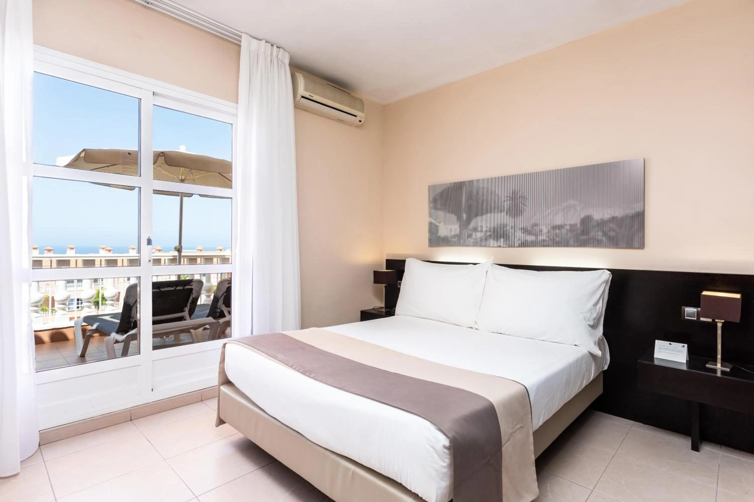 Photo of the whole room in Hotel El Duque