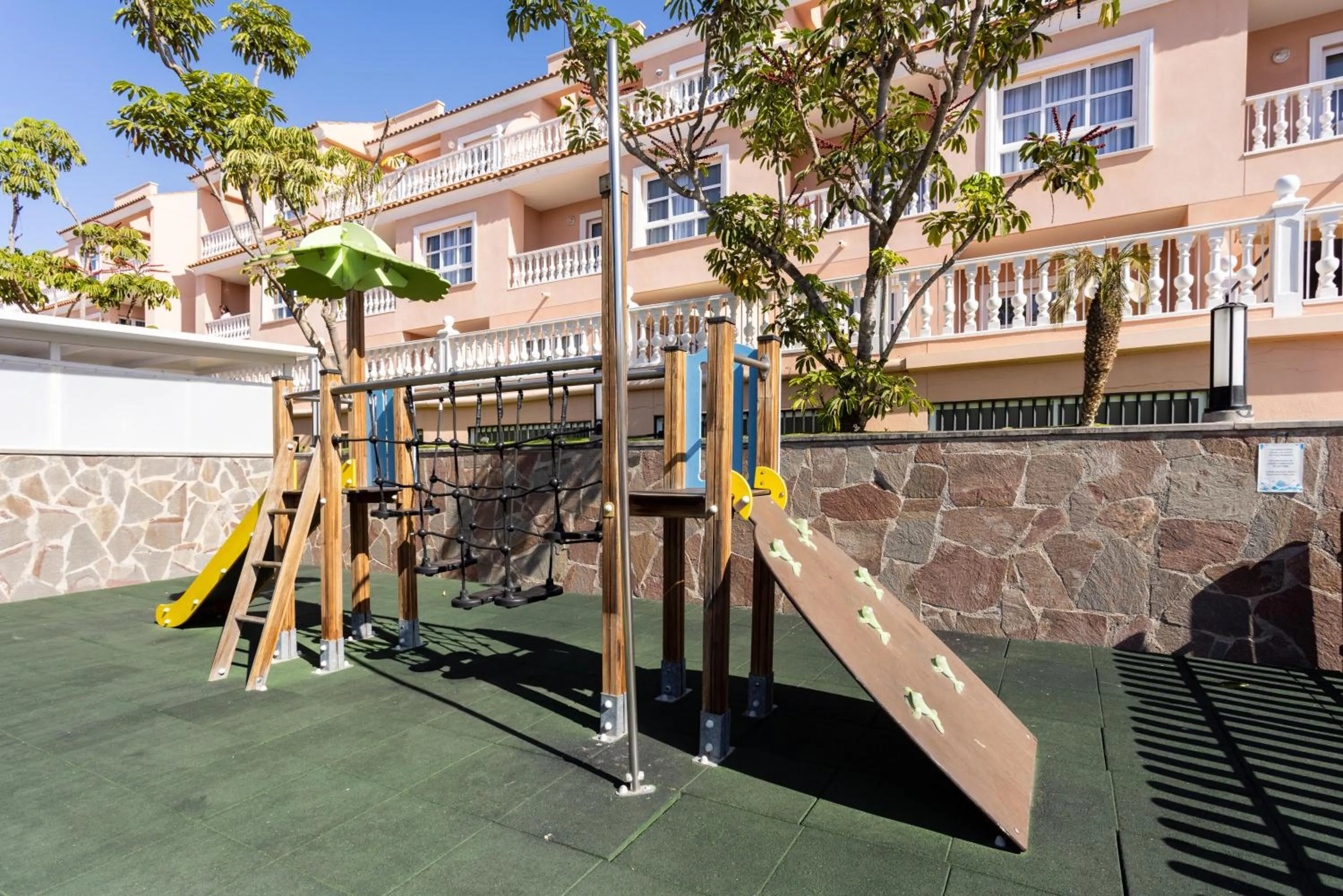 children in Hotel El Duque