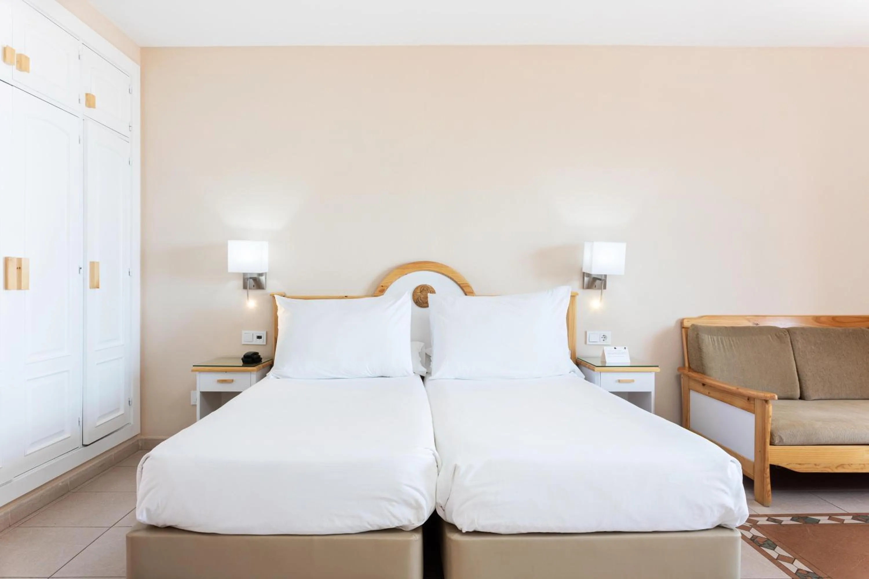 Photo of the whole room in Hotel El Duque