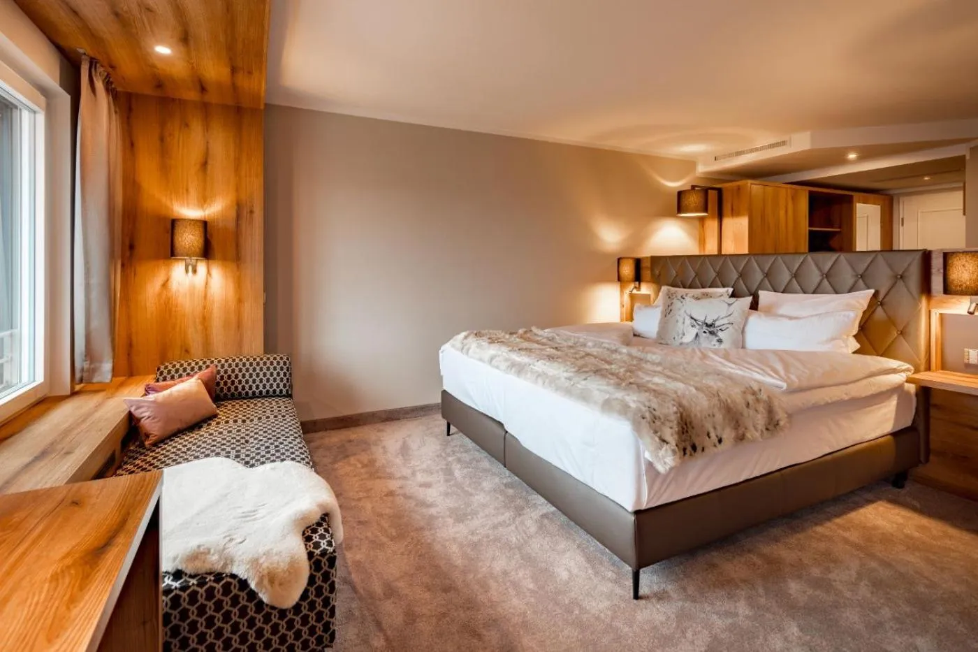 Photo of the whole room, Bed in Burghotel Staufeneck