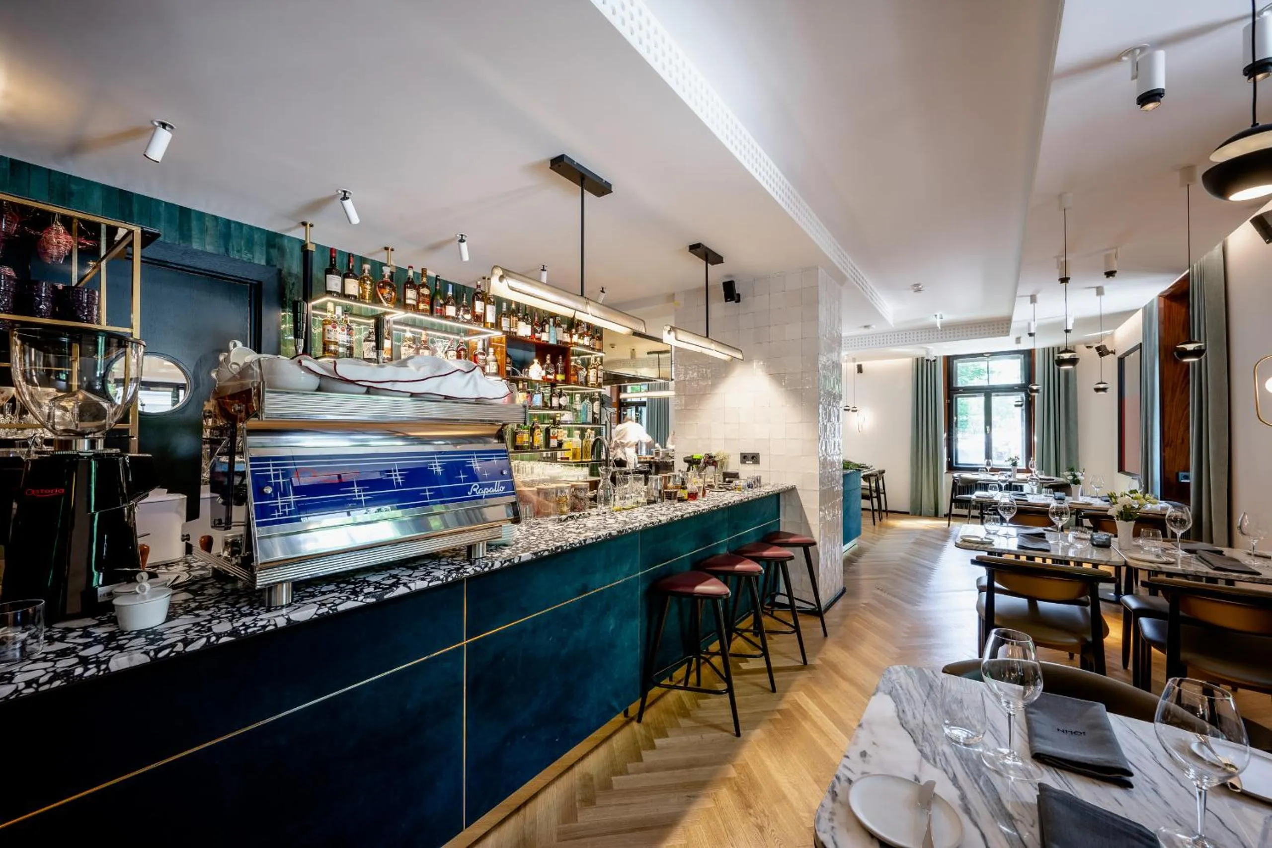 Restaurant/places to eat in A22 Hotel