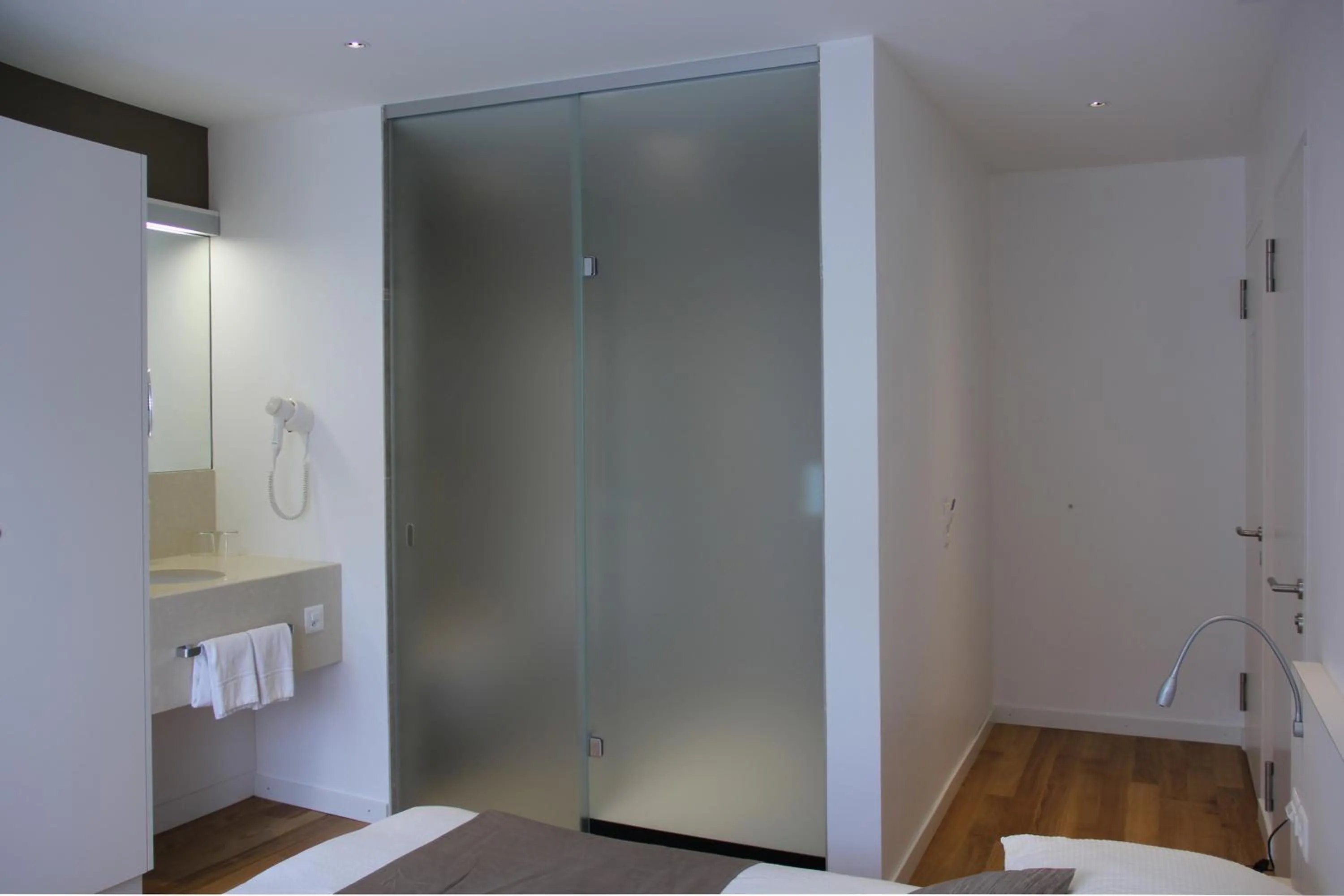 Photo of the whole room in Hôtel Elite