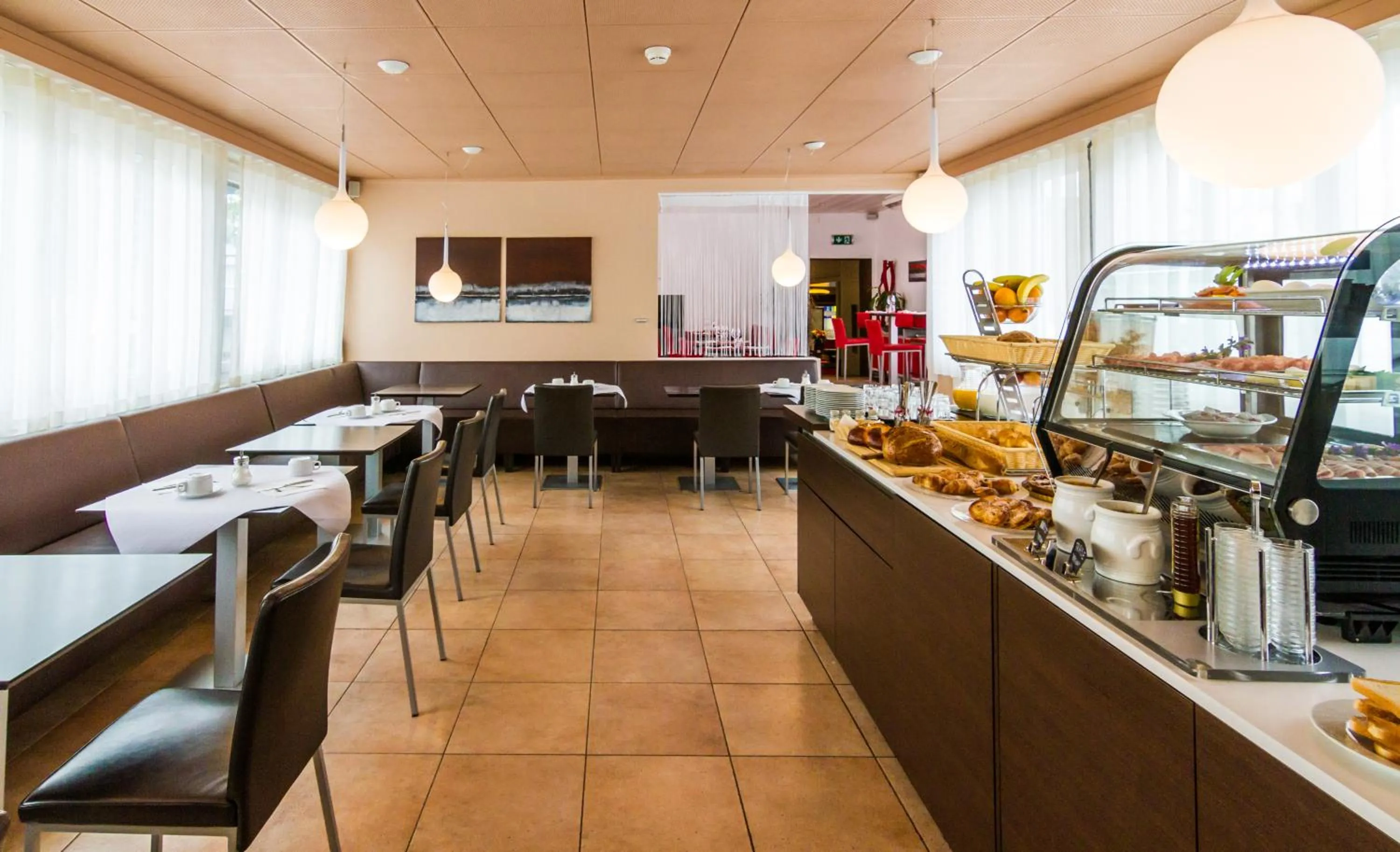 Restaurant/places to eat in Hôtel Elite