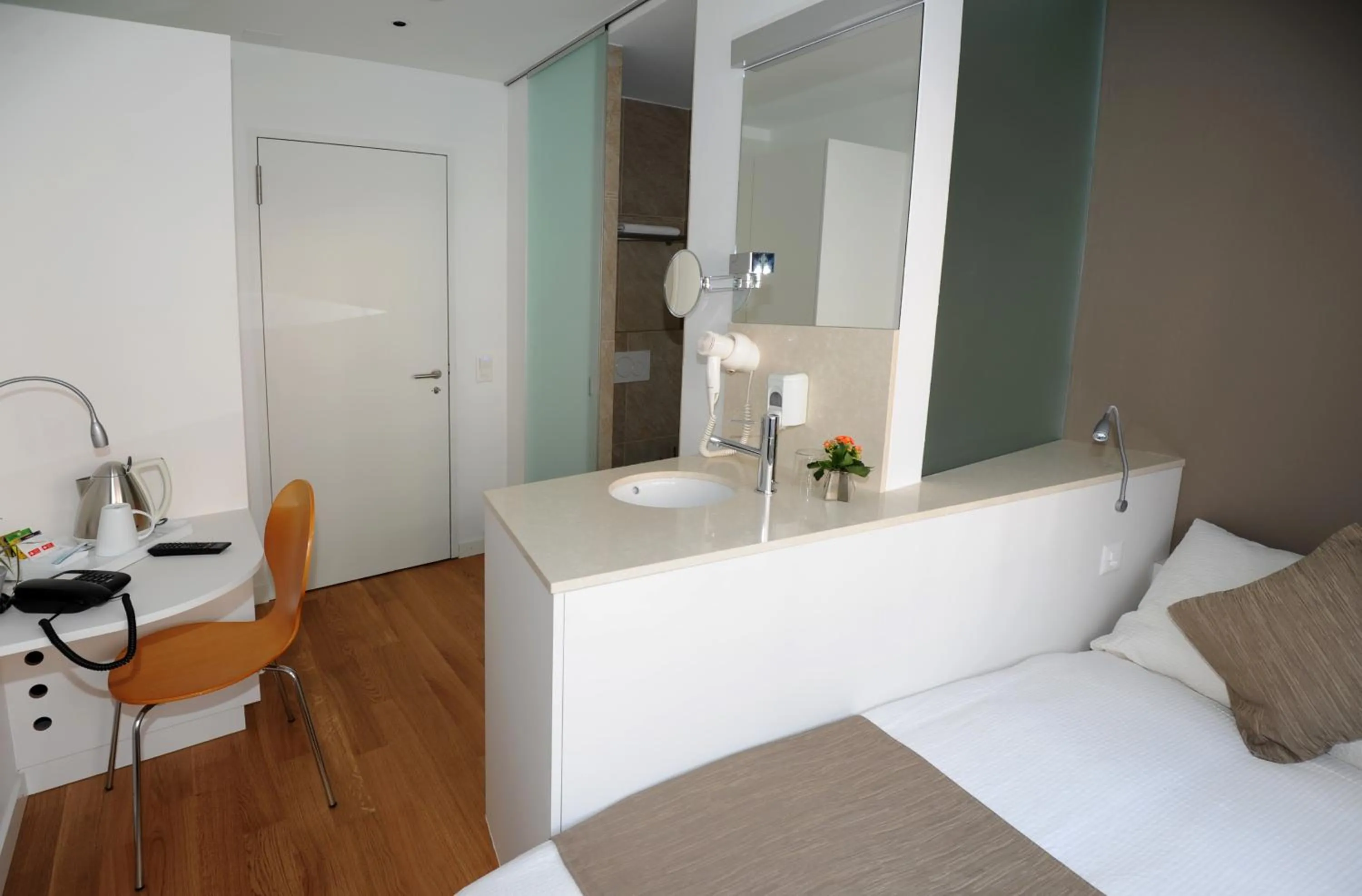 Decorative detail, Bed in Hôtel Elite