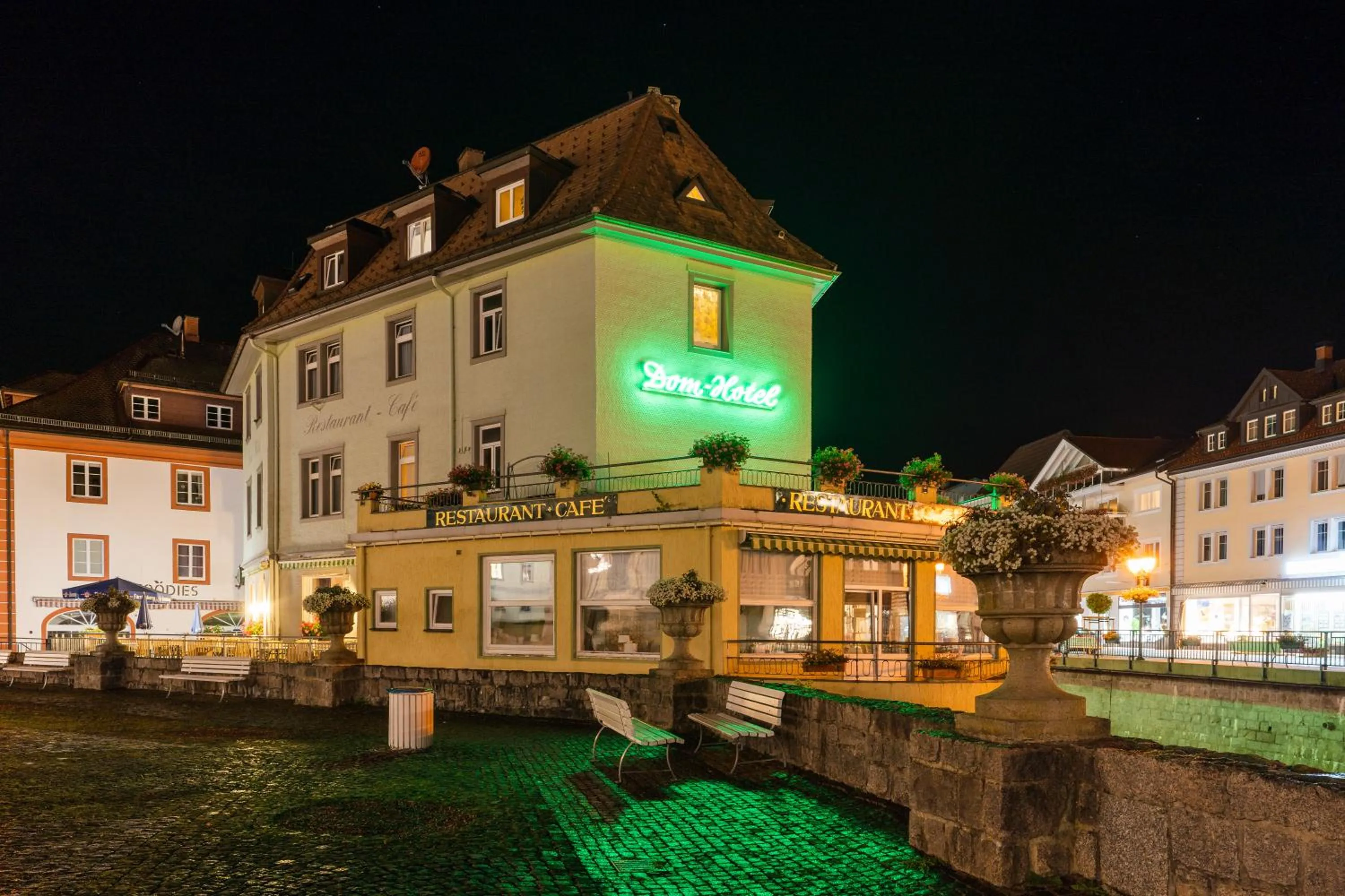 Property building in Dom-Hotel