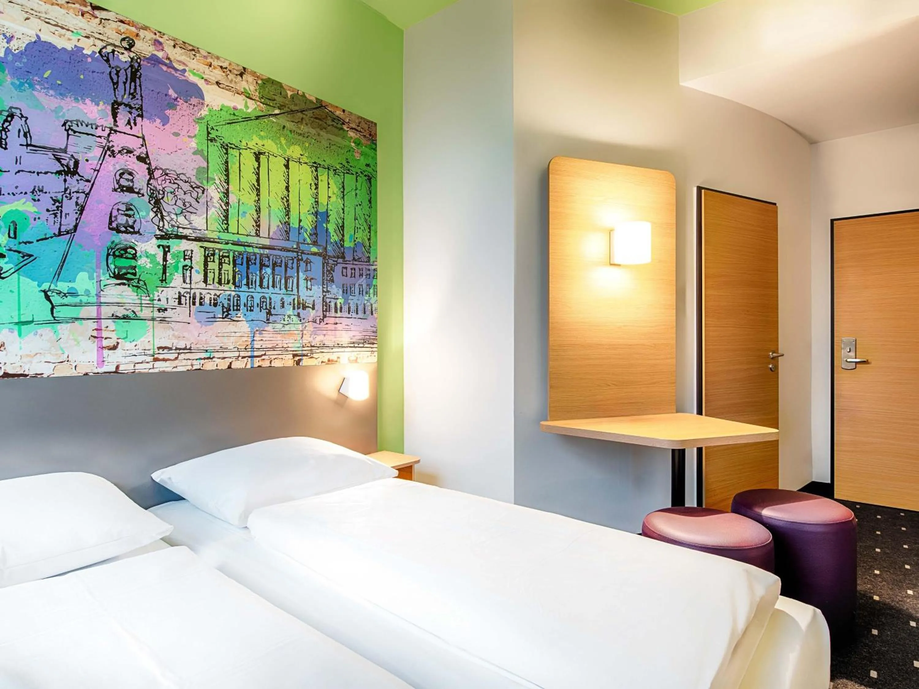 Photo of the whole room, Bed in B&B Hotel Kassel-City