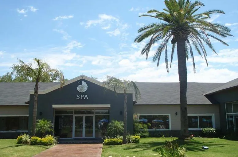 Facade/entrance in Howard Johnson Marinas & Resort