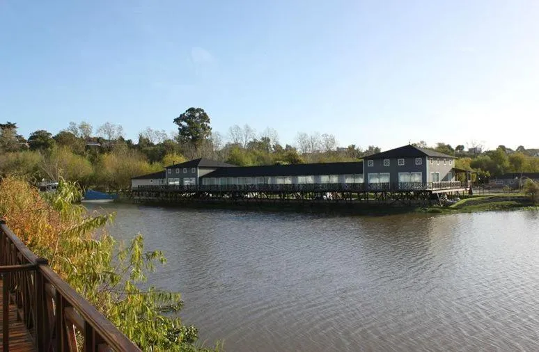 Property building in Howard Johnson Marinas & Resort