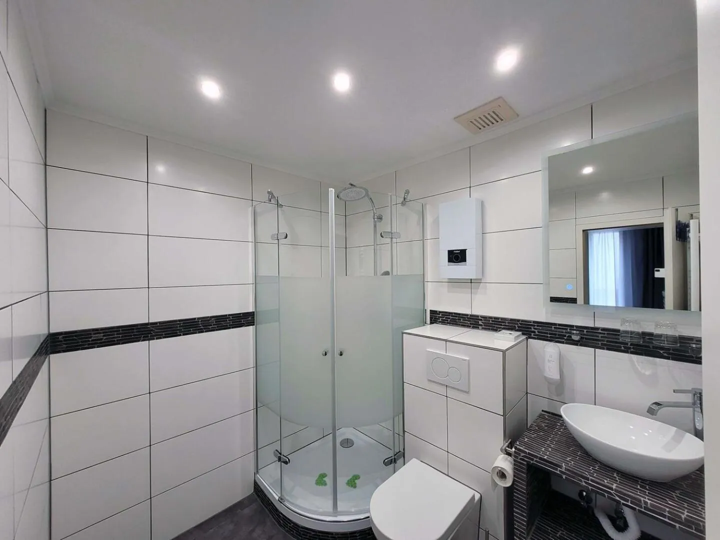 Shower in Hotel Restaurant Adria Kroatien