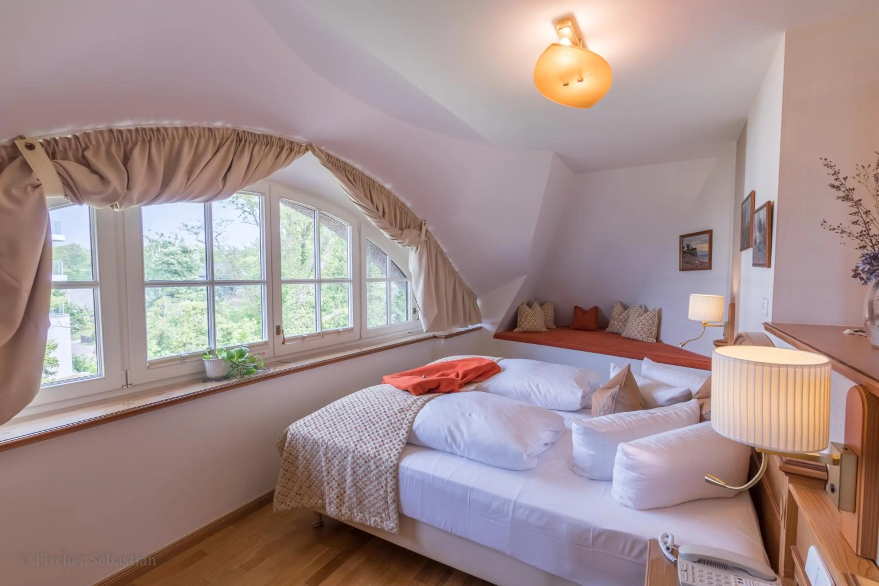 Bedroom, Bed in Romantik Hotel Namenlos