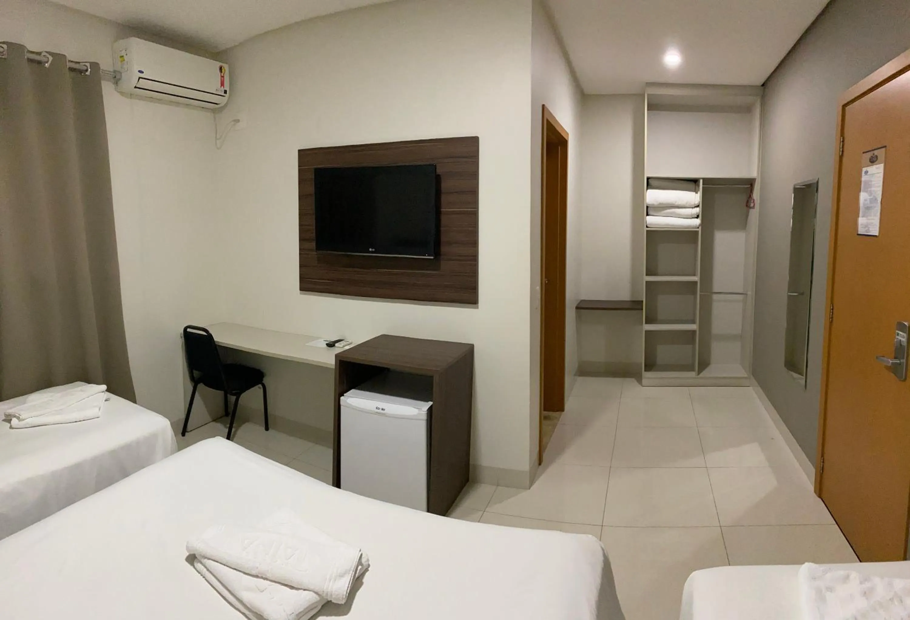 TV and multimedia, Bed in Hotel Tainá - Aeroporto Cuiabá
