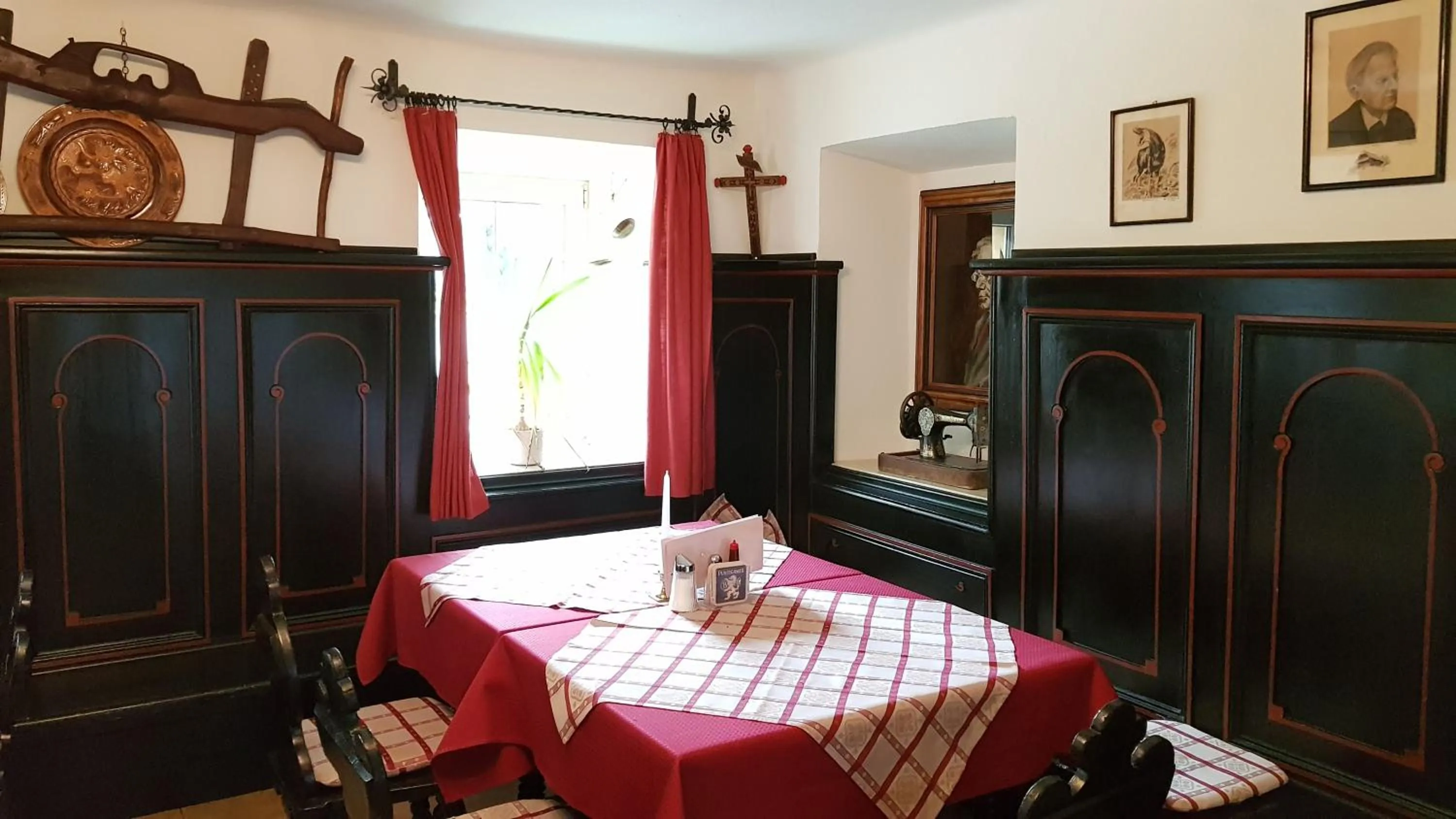 Restaurant/places to eat, Bed in Roseggerhof