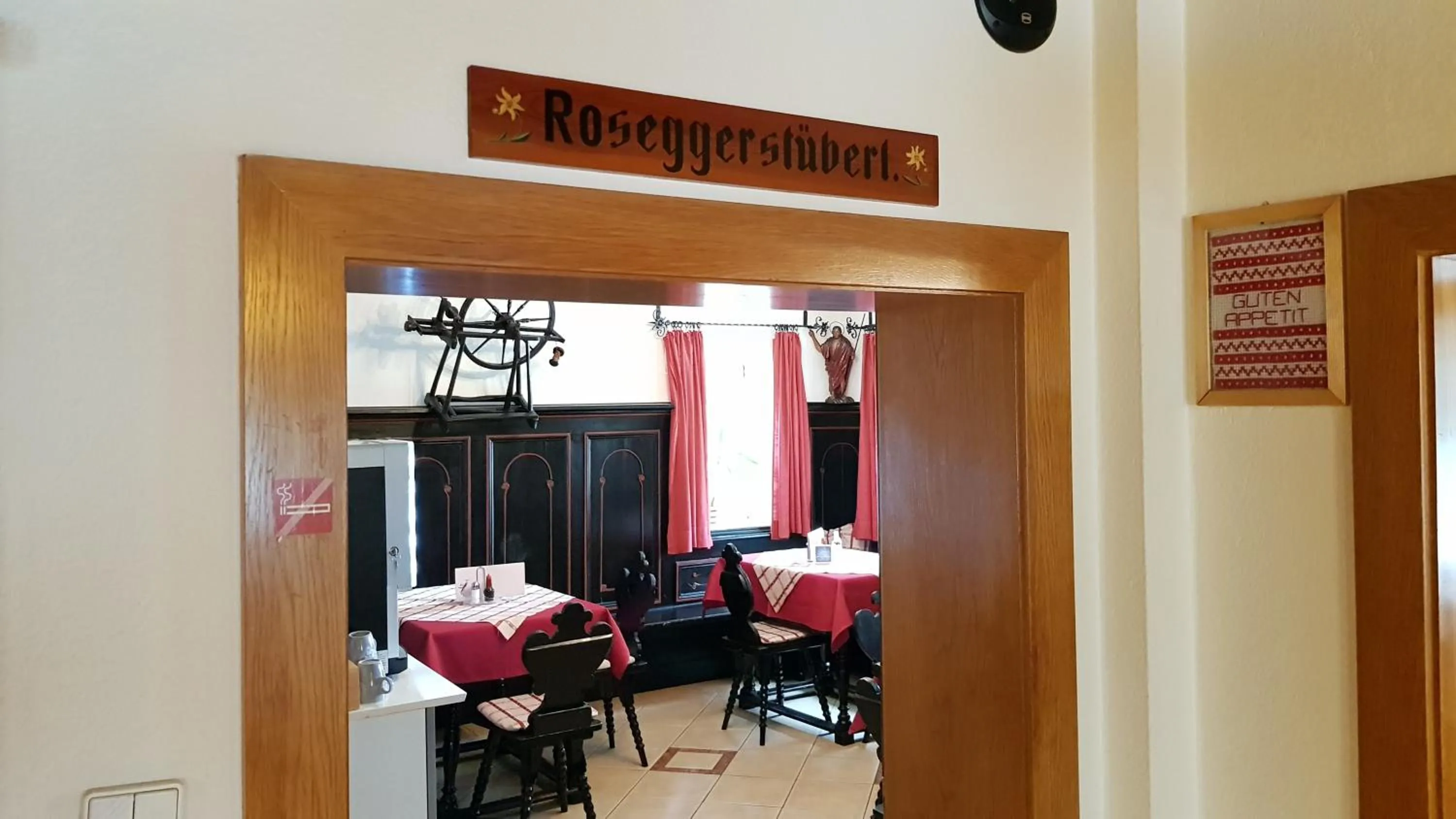 Restaurant/places to eat in Roseggerhof