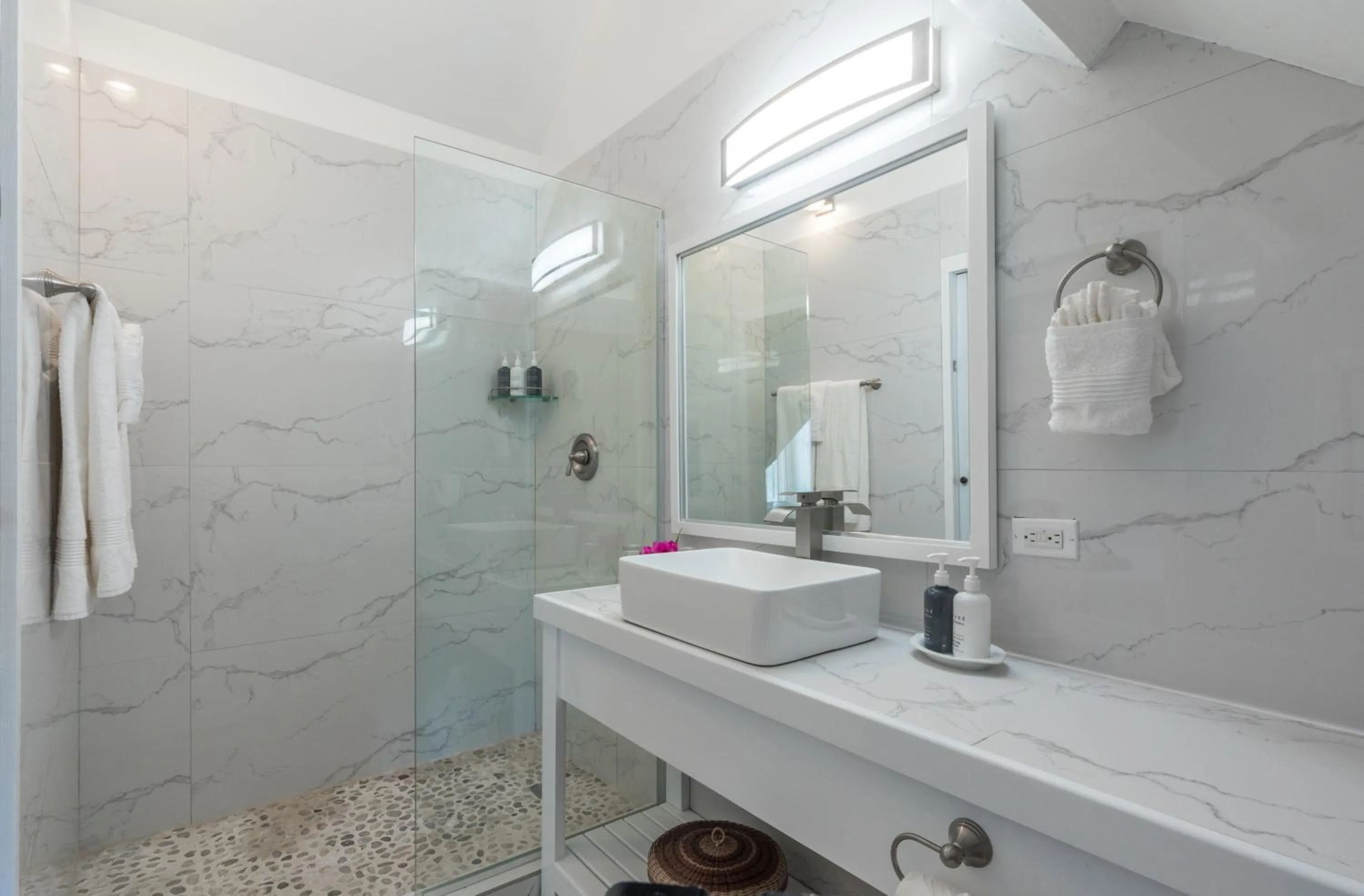 Bathroom in Admiral's Inn and Gunpowder Suites