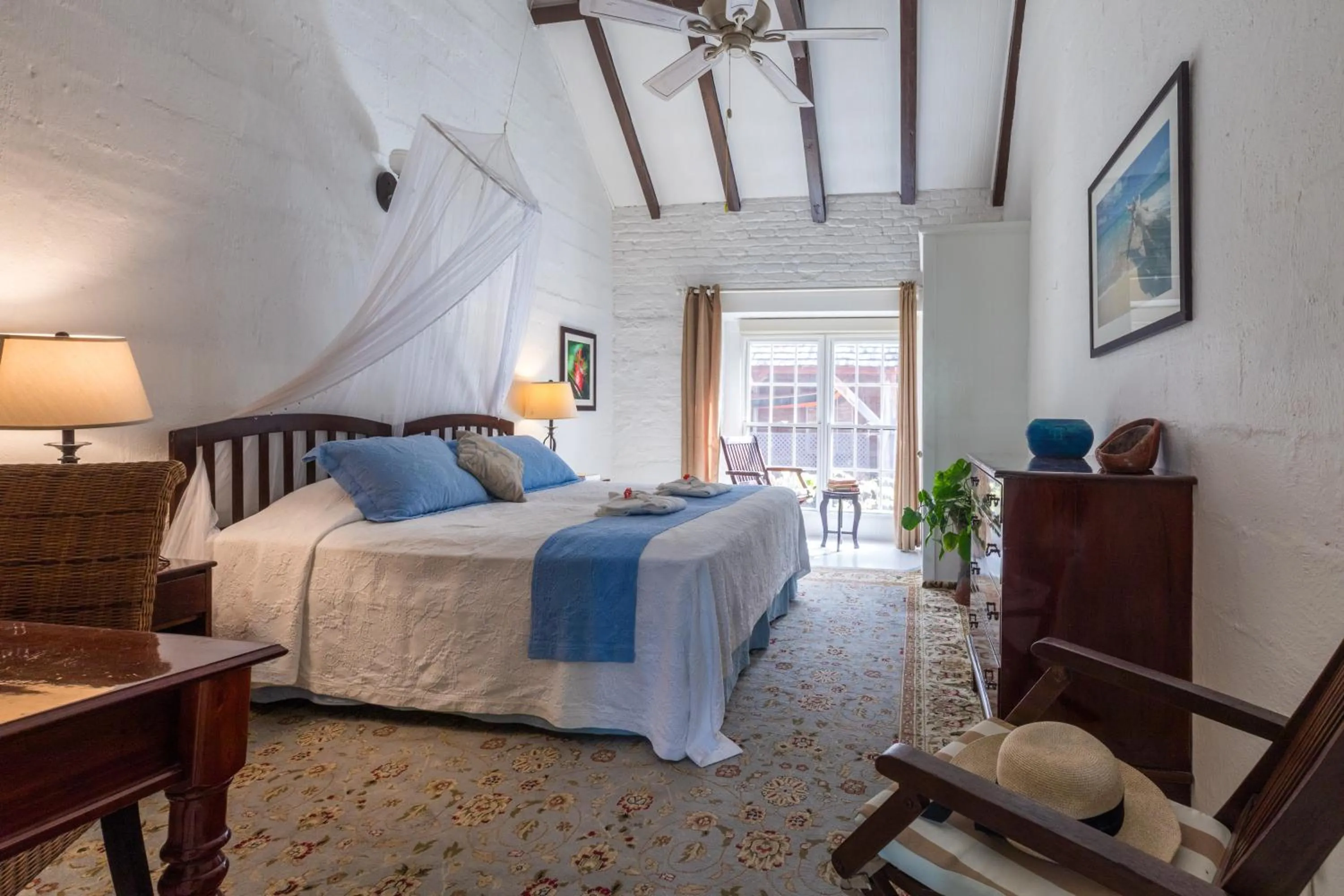 Bed in Admiral's Inn and Gunpowder Suites