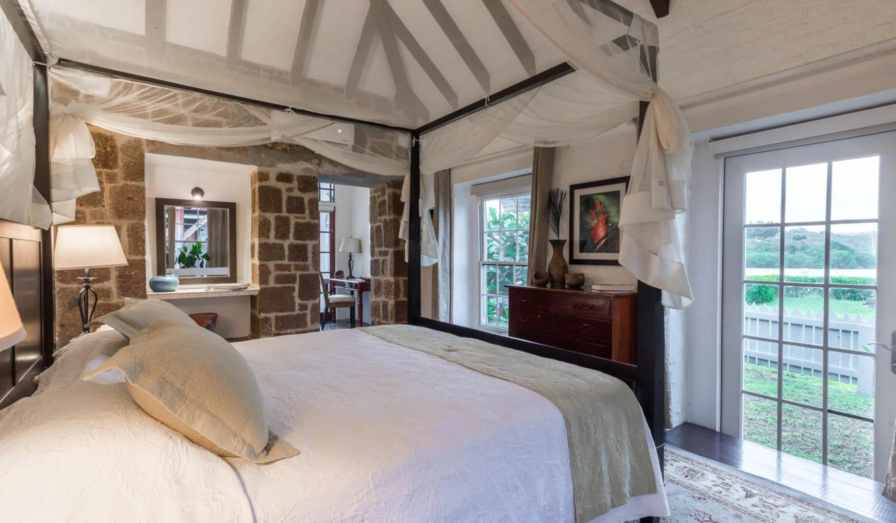 Bed in Admiral's Inn and Gunpowder Suites