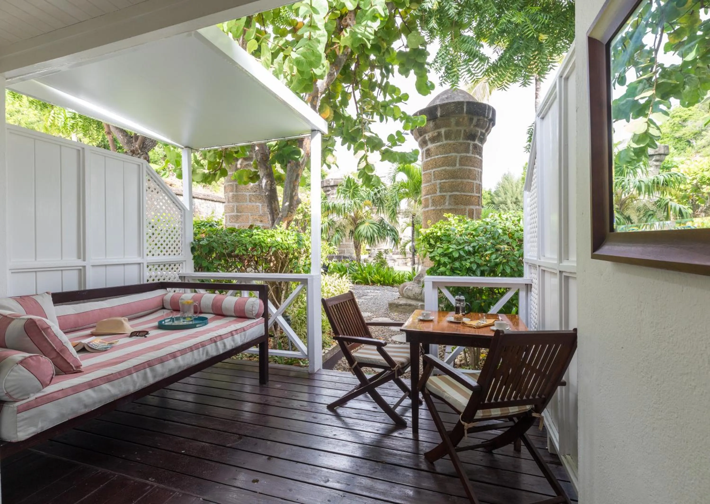 Patio in Admiral's Inn and Gunpowder Suites