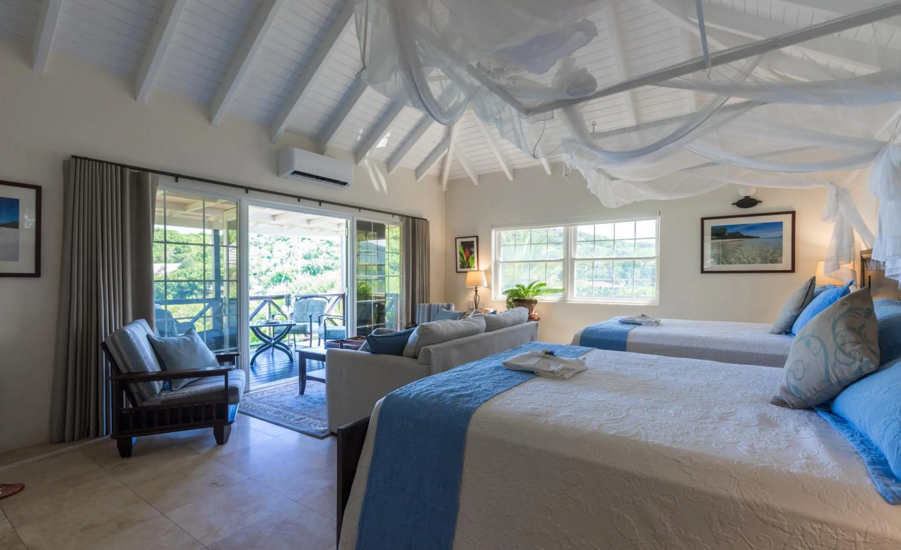 Bed in Admiral's Inn and Gunpowder Suites