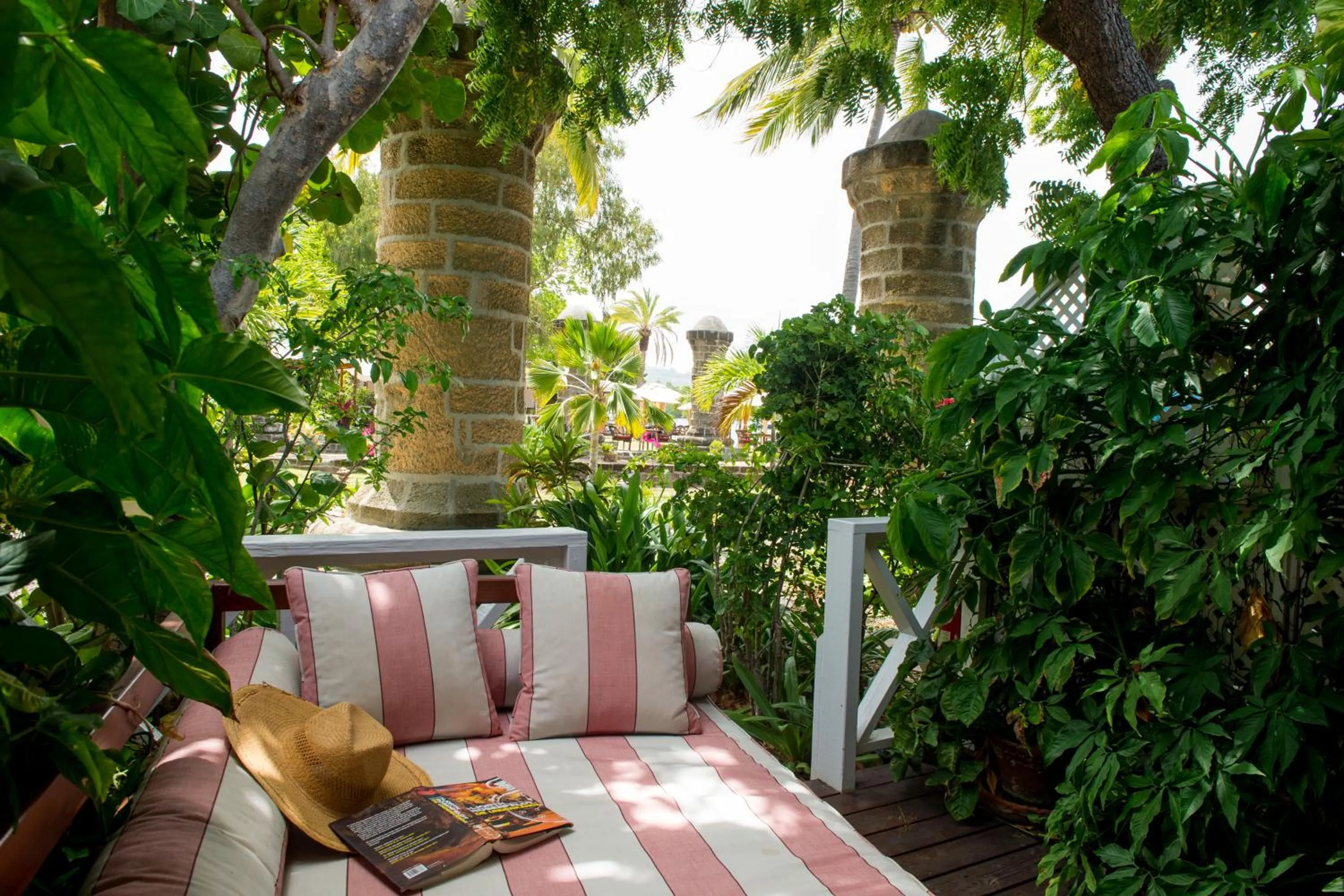 Patio in Admiral's Inn and Gunpowder Suites