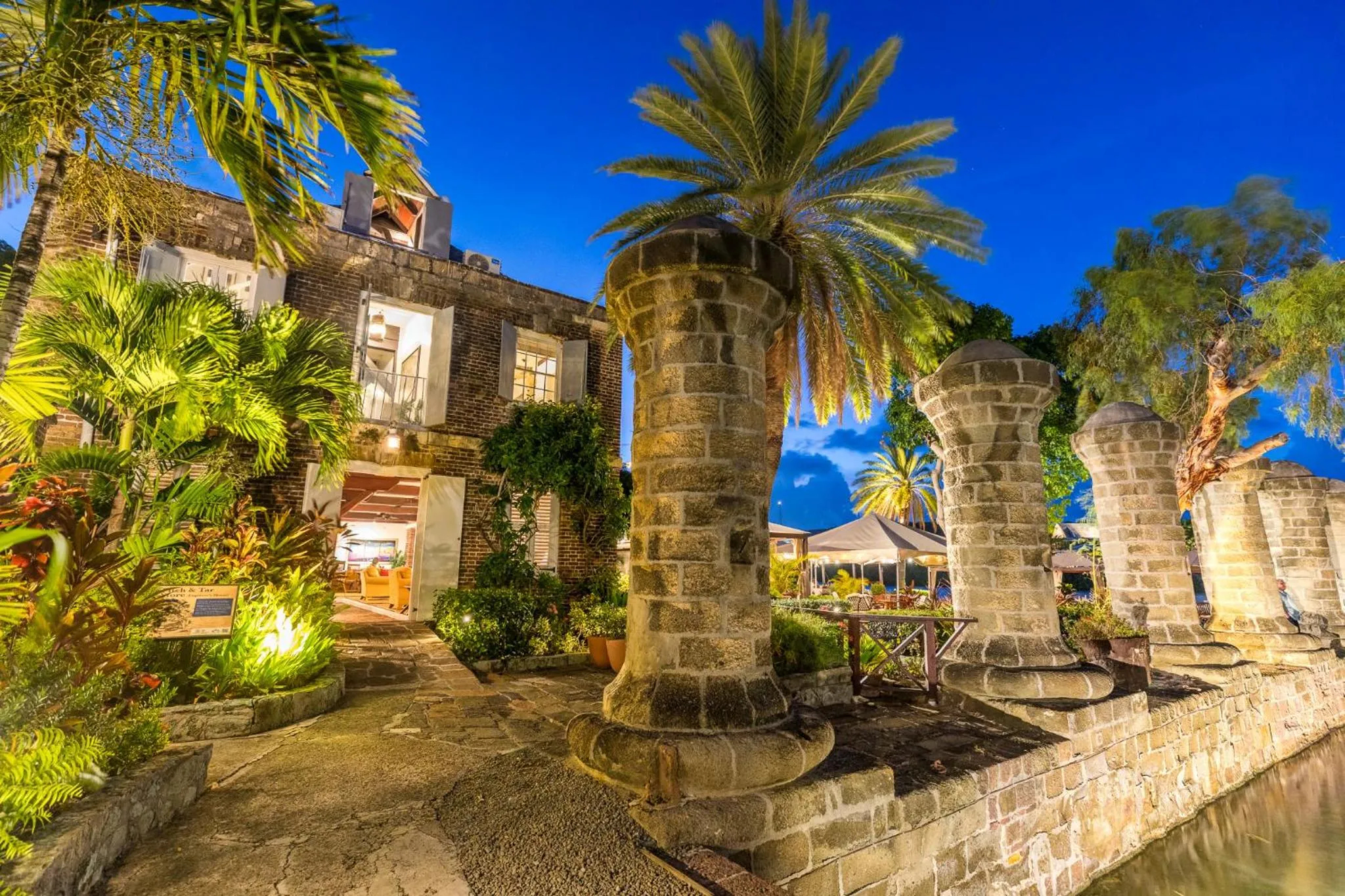 Property building in Admiral's Inn and Gunpowder Suites