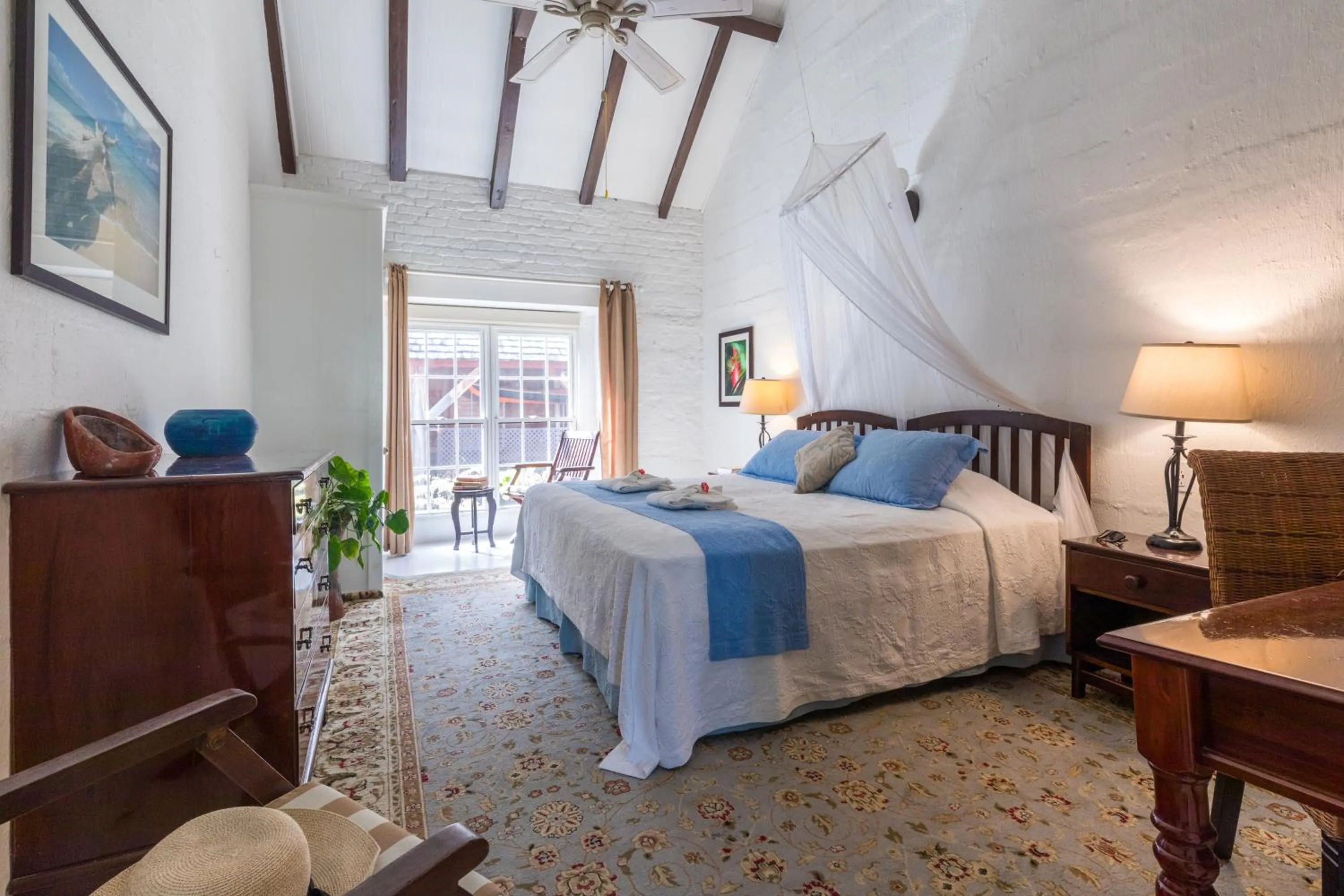 Bed in Admiral's Inn and Gunpowder Suites