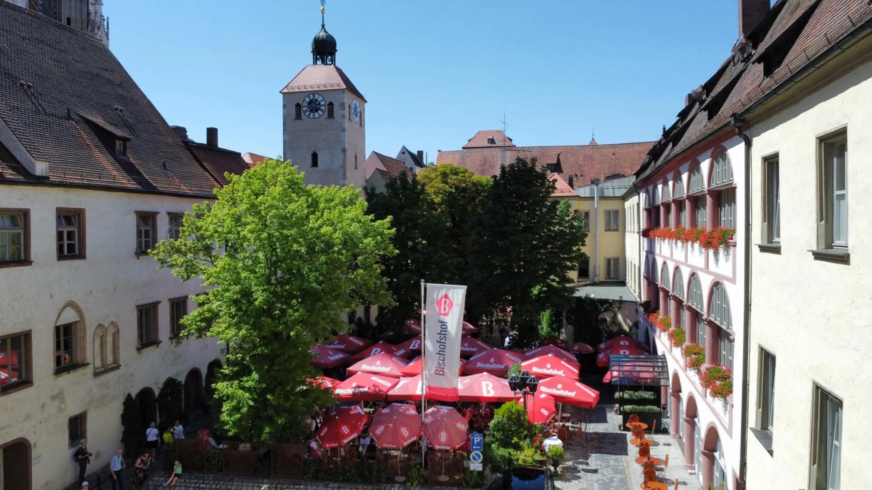 Property building in Hotel Bischofshof am Dom