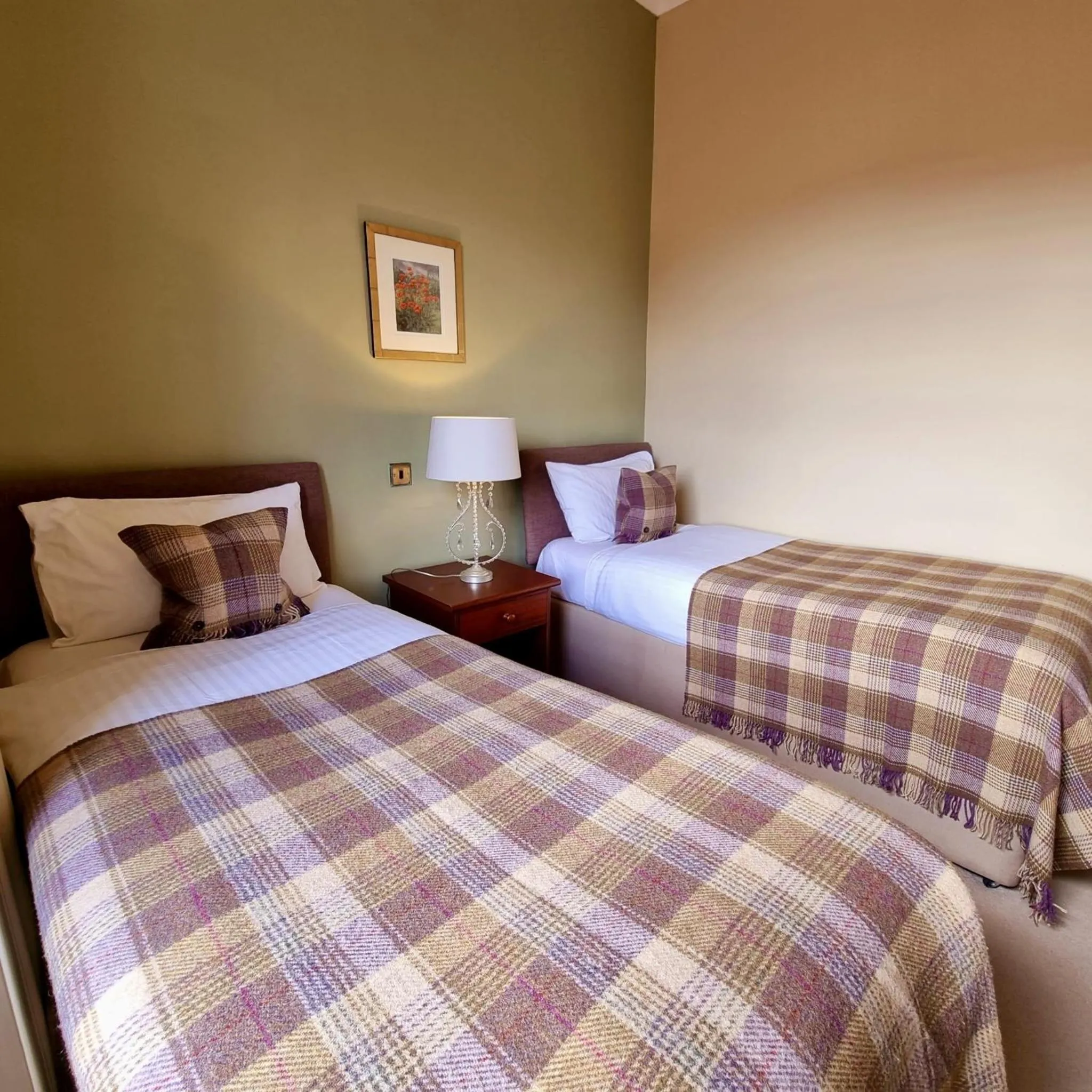 Property building, Bed in Loch Maree Hotel