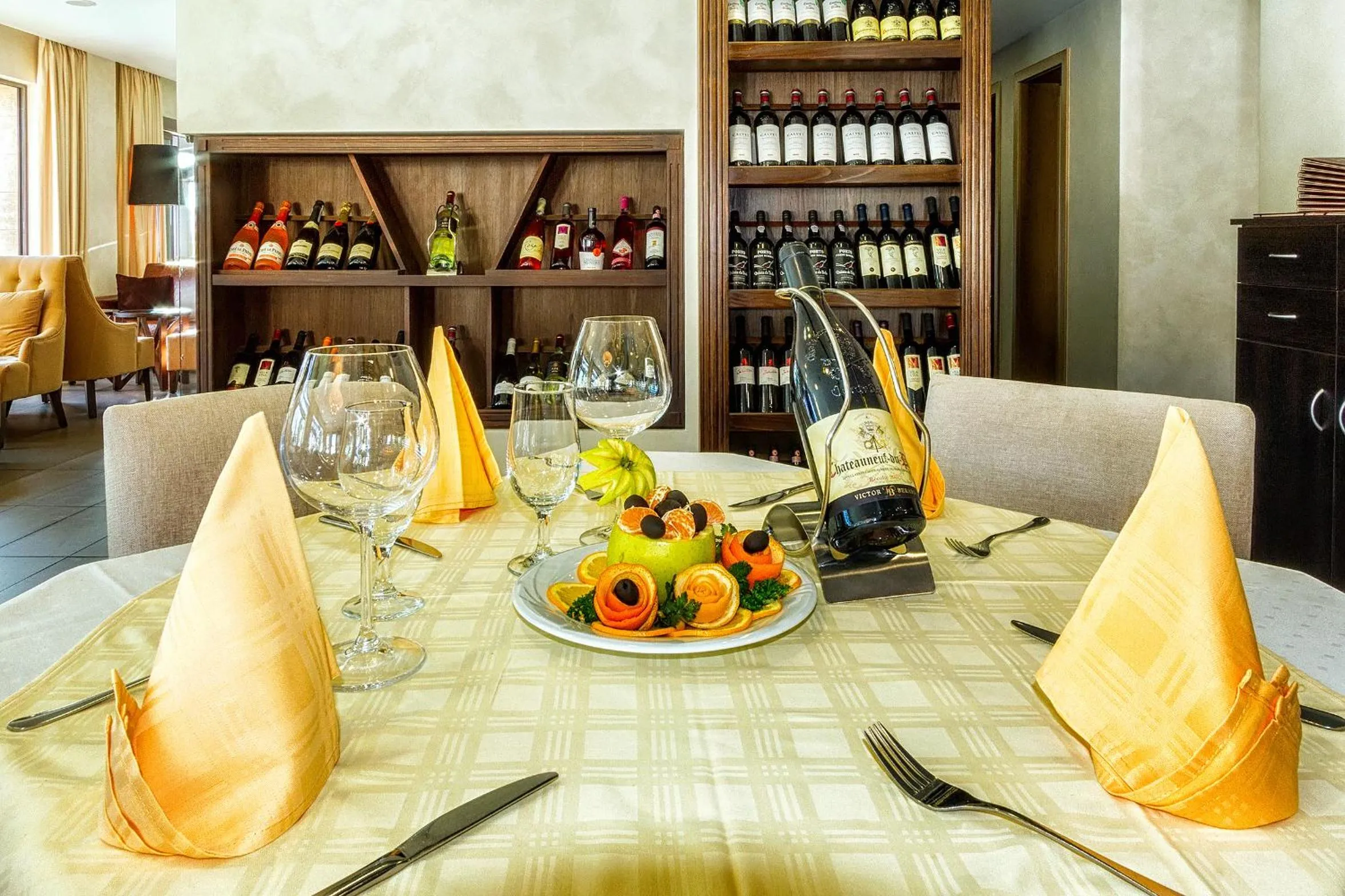 Restaurant/places to eat in Hotel MIR