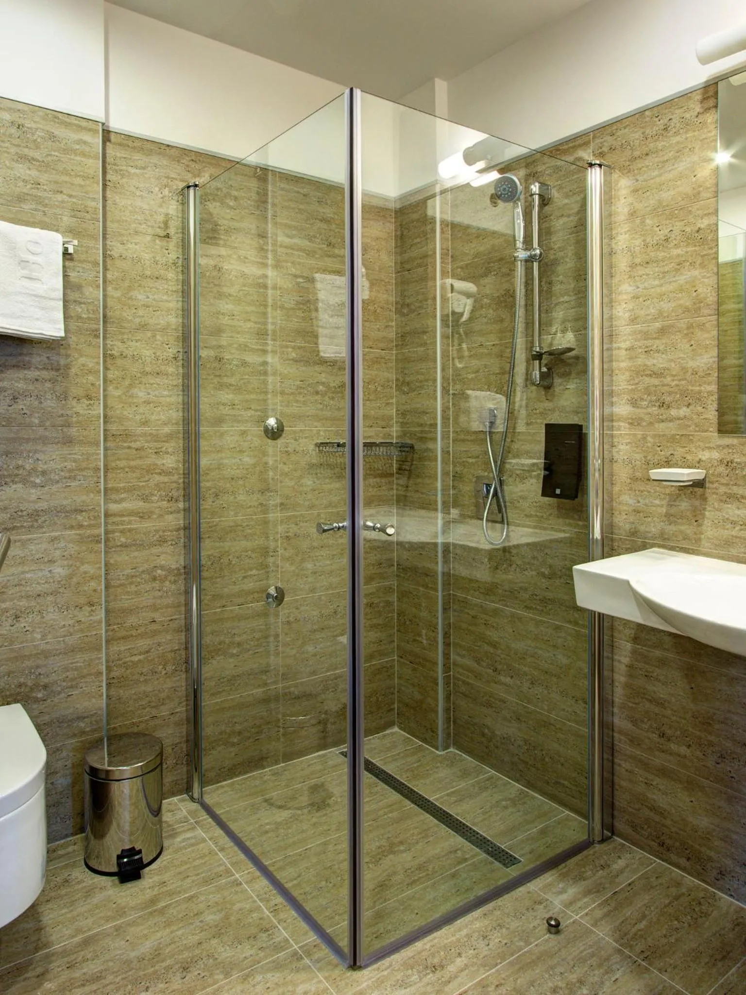 Shower in Hotel MIR