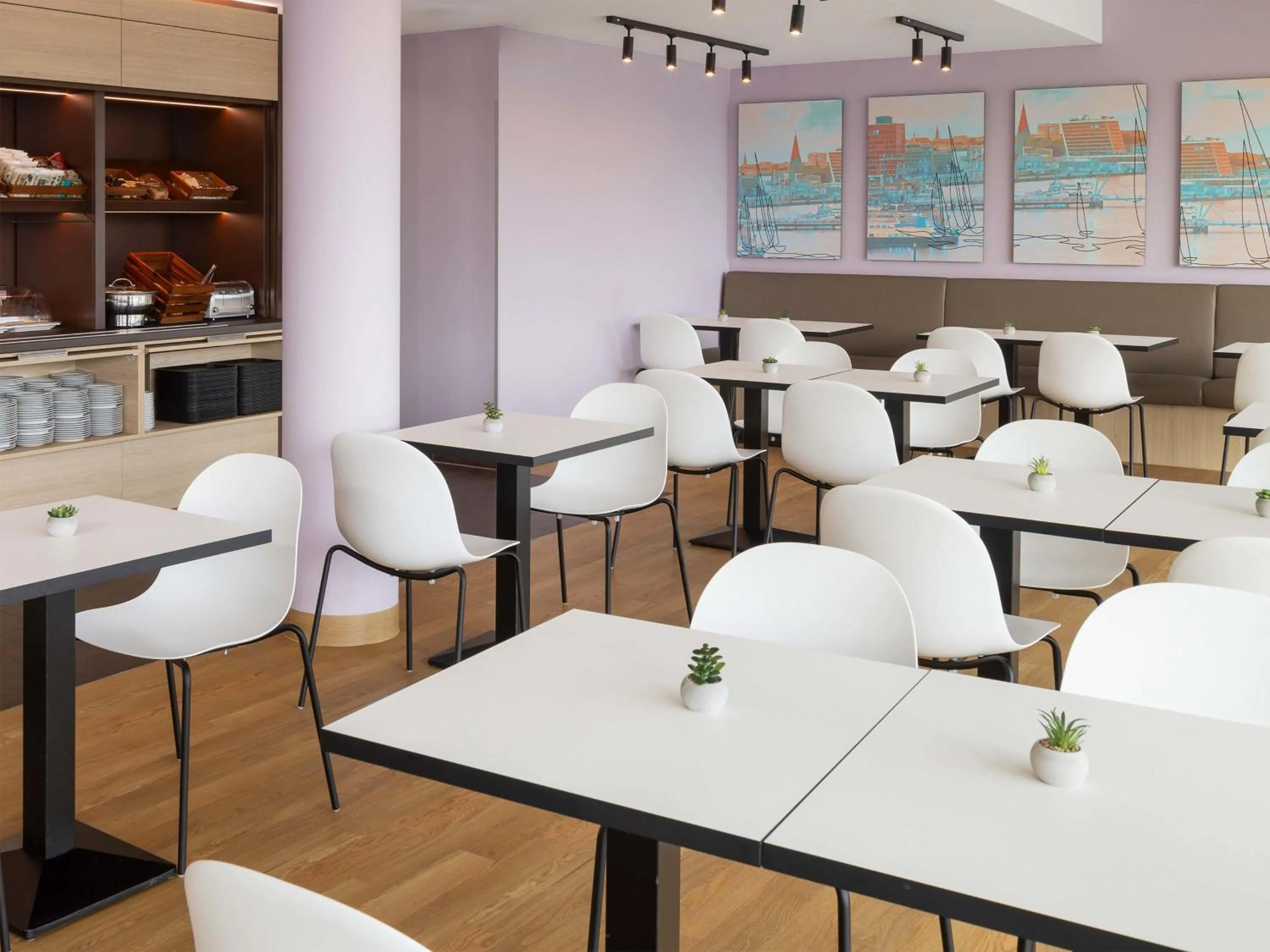 Lobby or reception in B&B Hotel Kiel-City