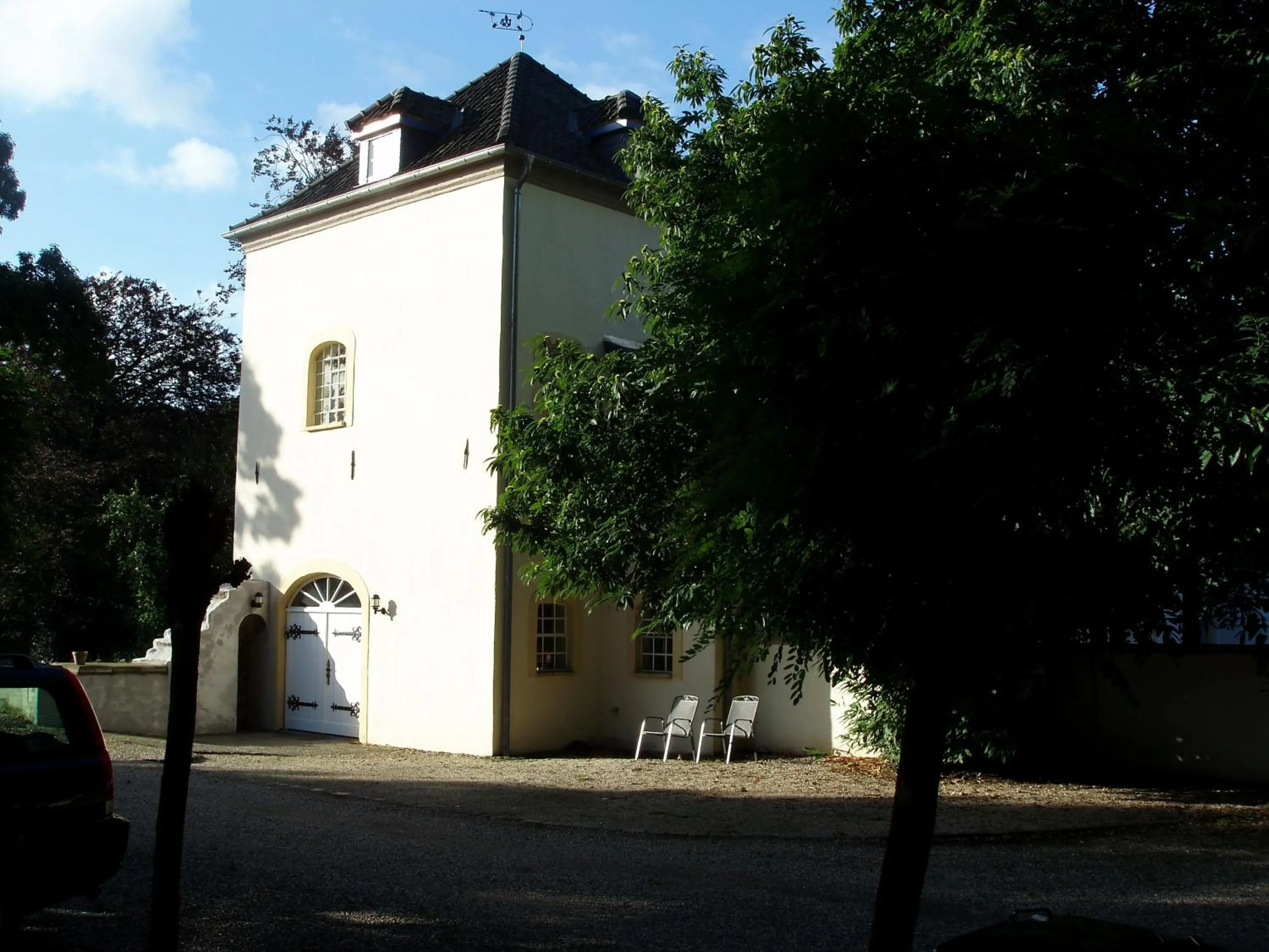 Facade/entrance in Burg Boetzelaer
