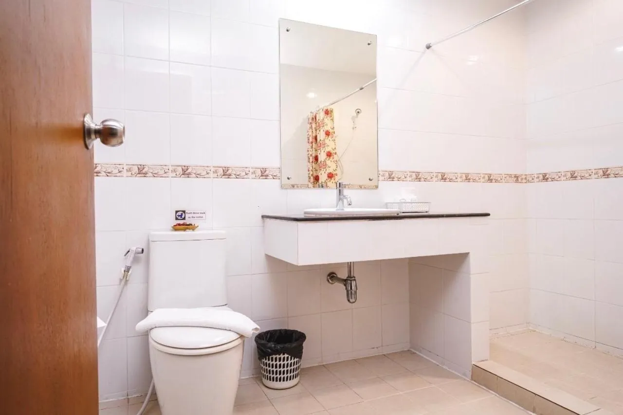 Bathroom in Neptuna Hotel