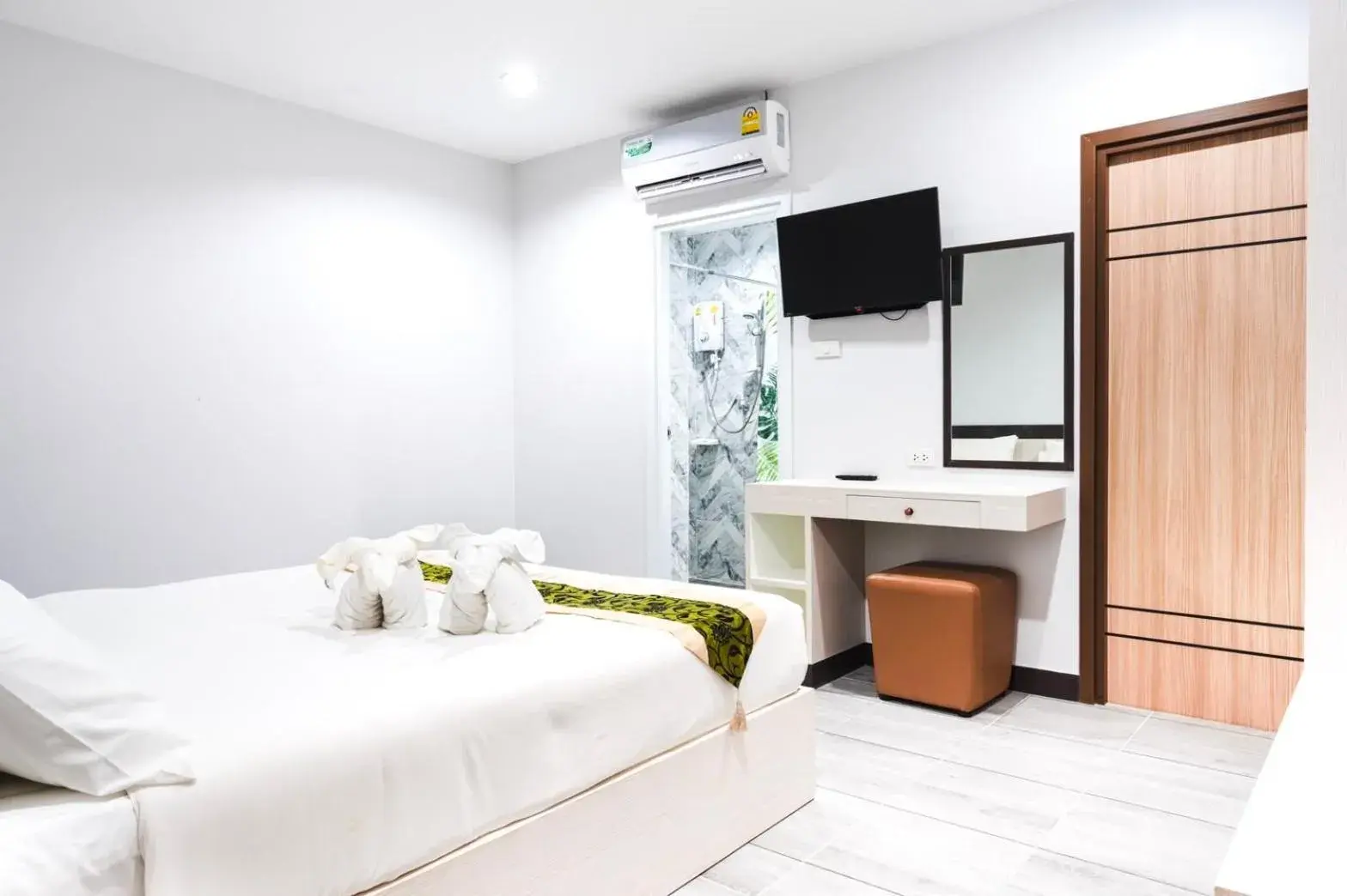 Deluxe Double Room in Neptuna Hotel by MADUZI - SHA Plus Deluxe Double Room in Neptuna Hotel by MADUZI - SHA Plus