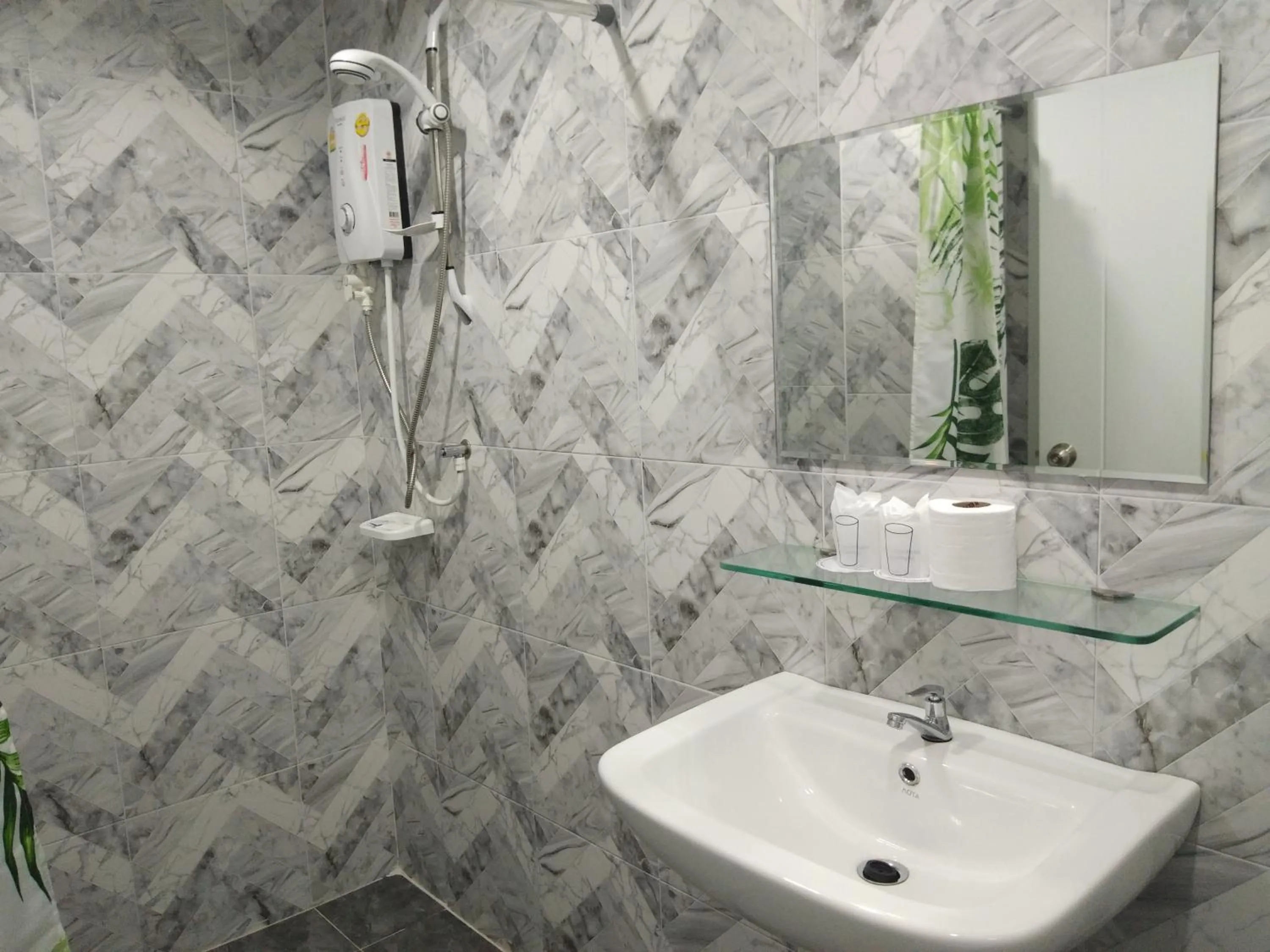 Bathroom in Neptuna Hotel