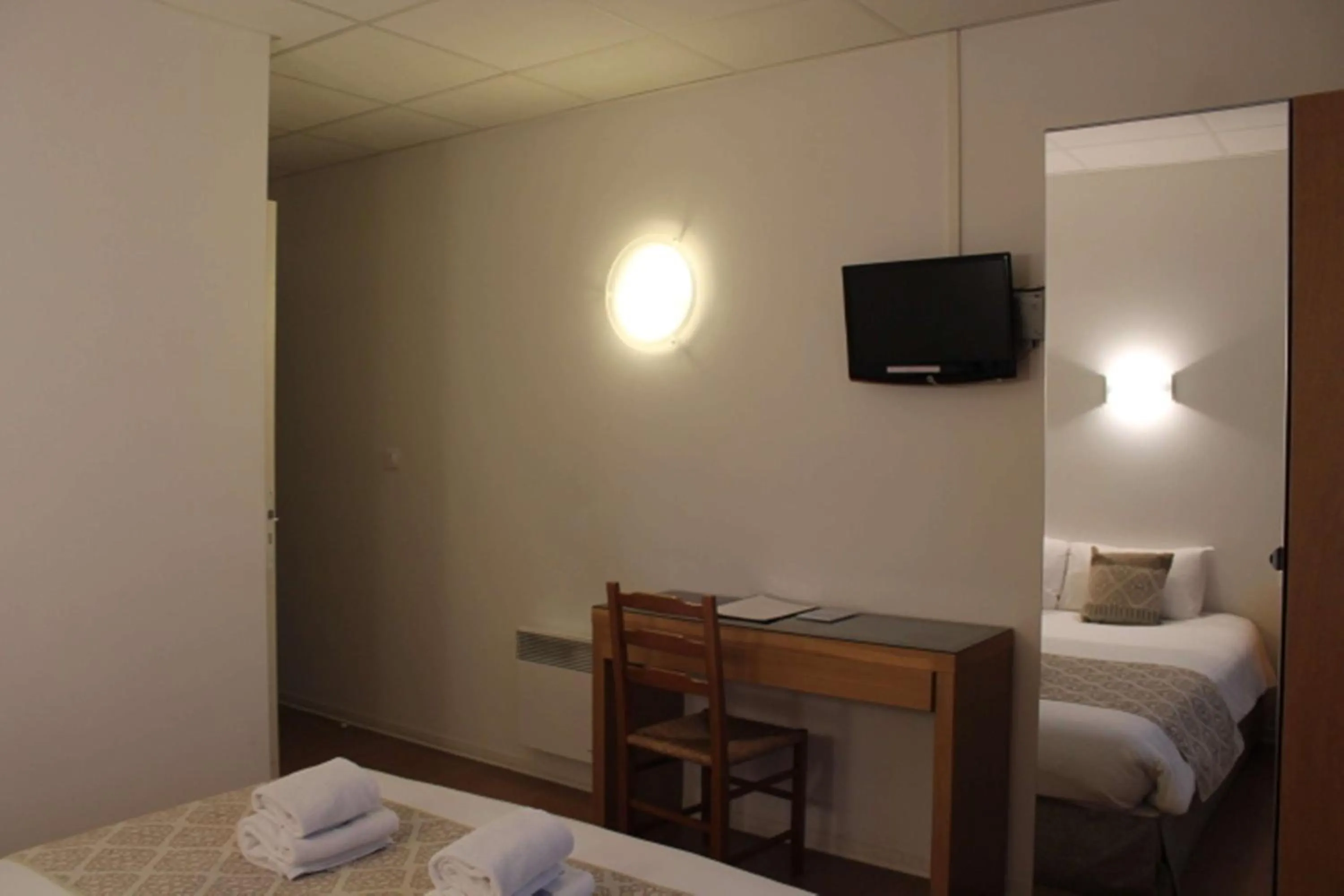 Bedroom in Brit Hotel MOTEL - Lyon L'Arbresle