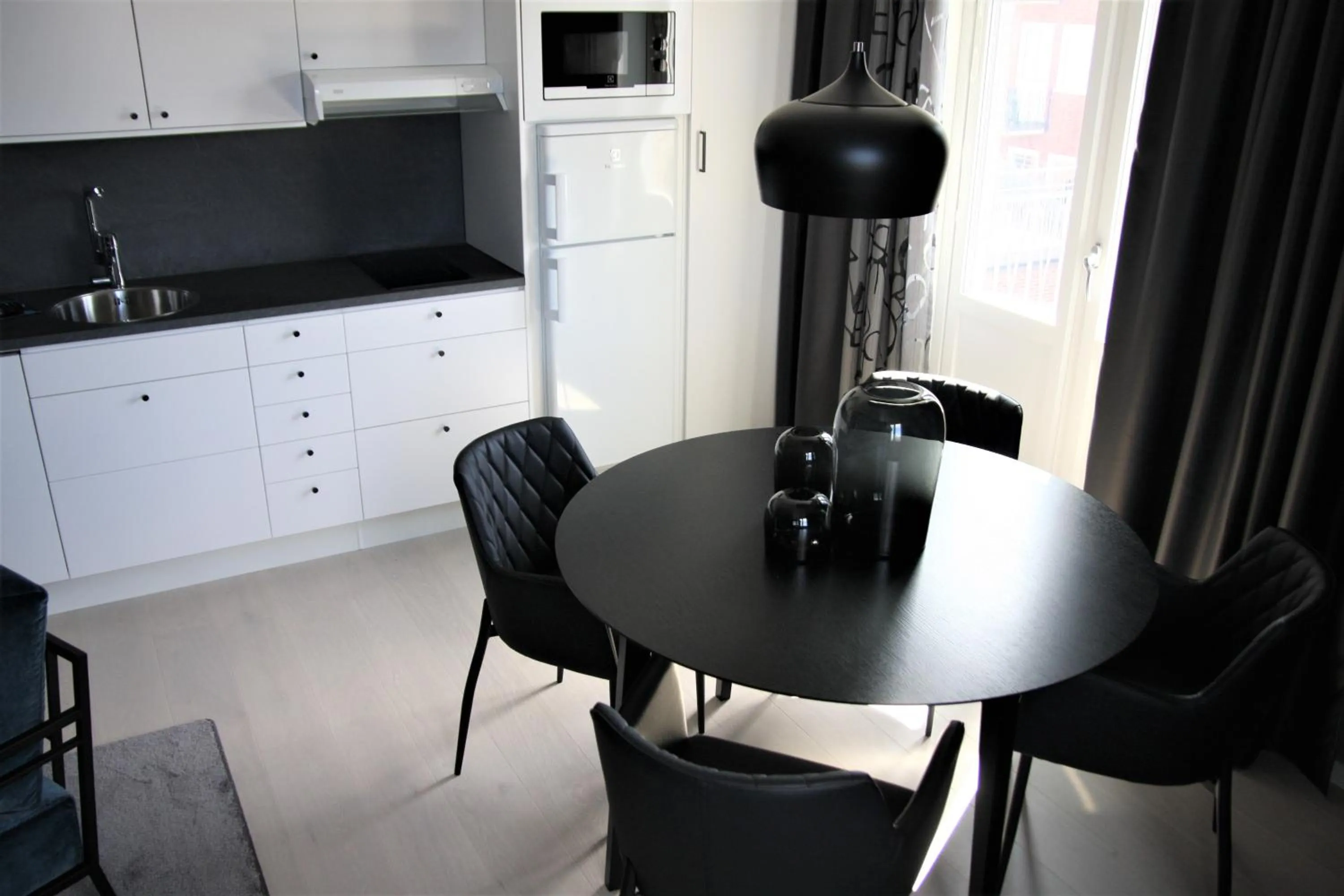 Kitchen or kitchenette in Sky Hotel City Apartments