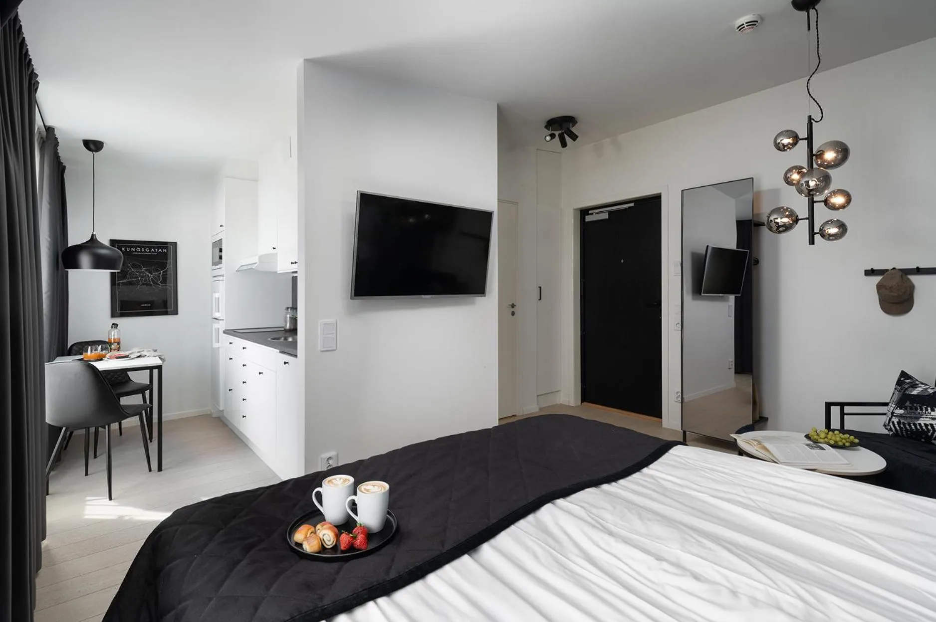 Photo of the whole room, Bed in Sky Hotel City Apartments