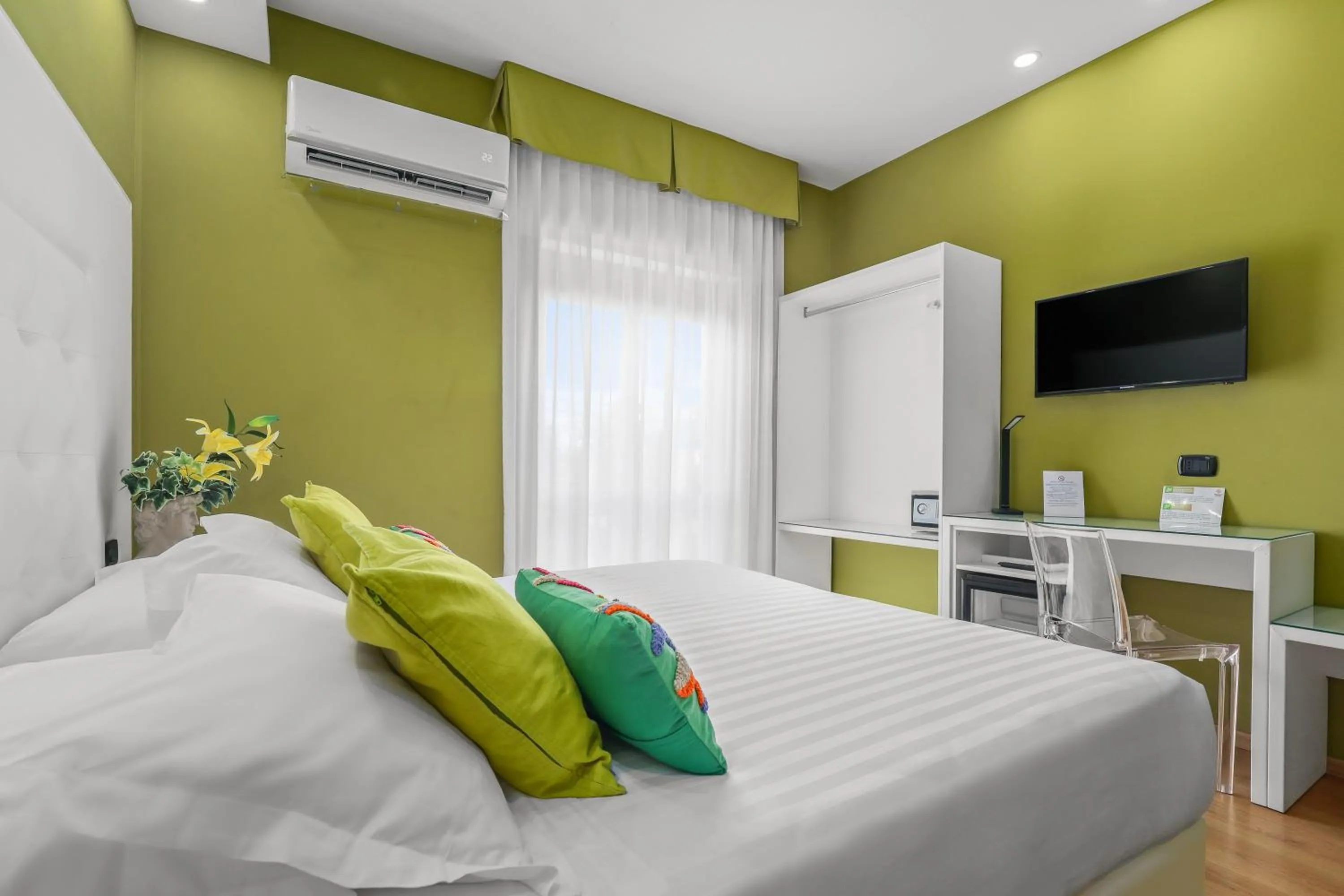 Bed in Reggia Suite Spa Hotel