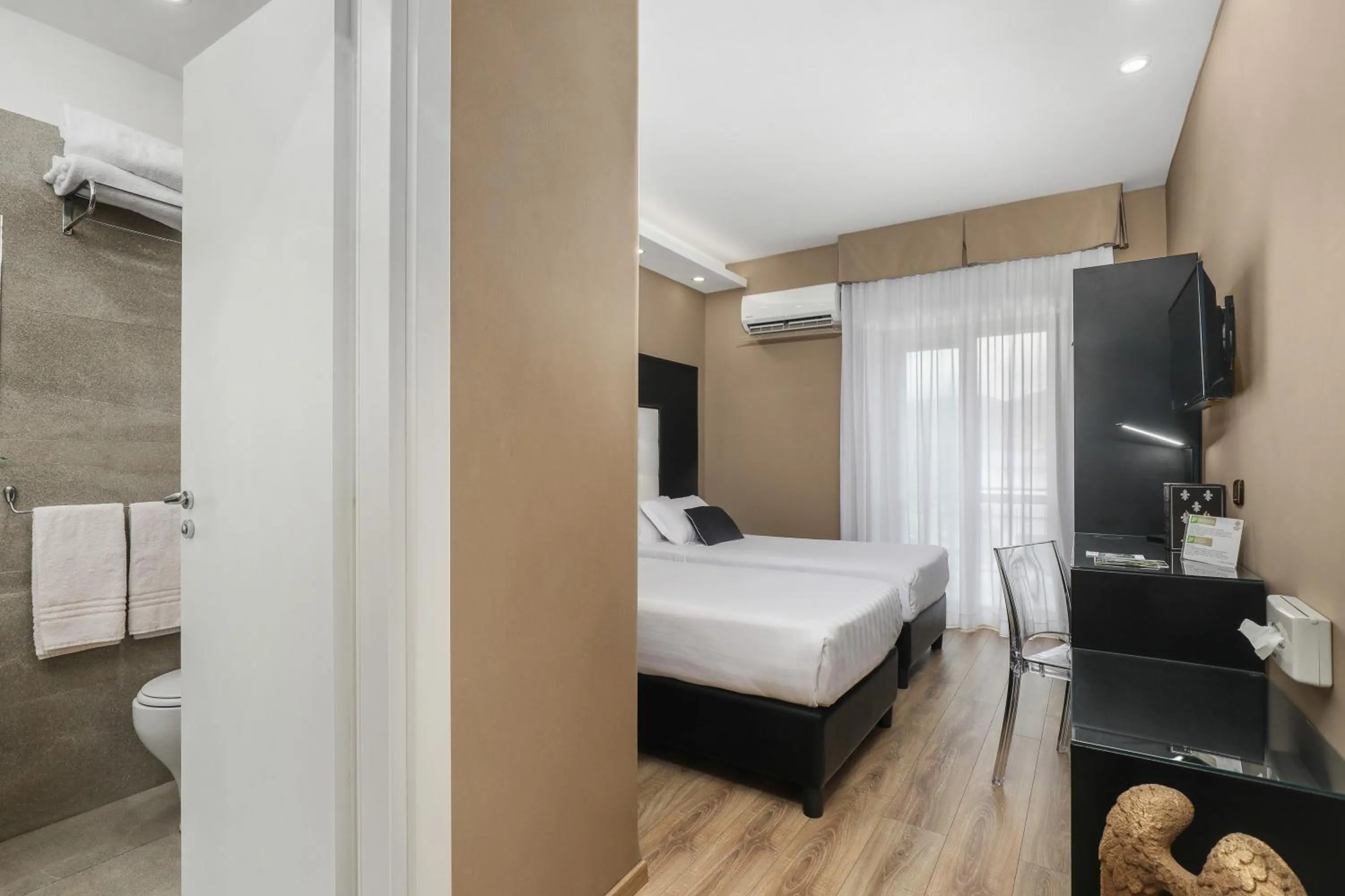 Bed in Reggia Suite Spa Hotel