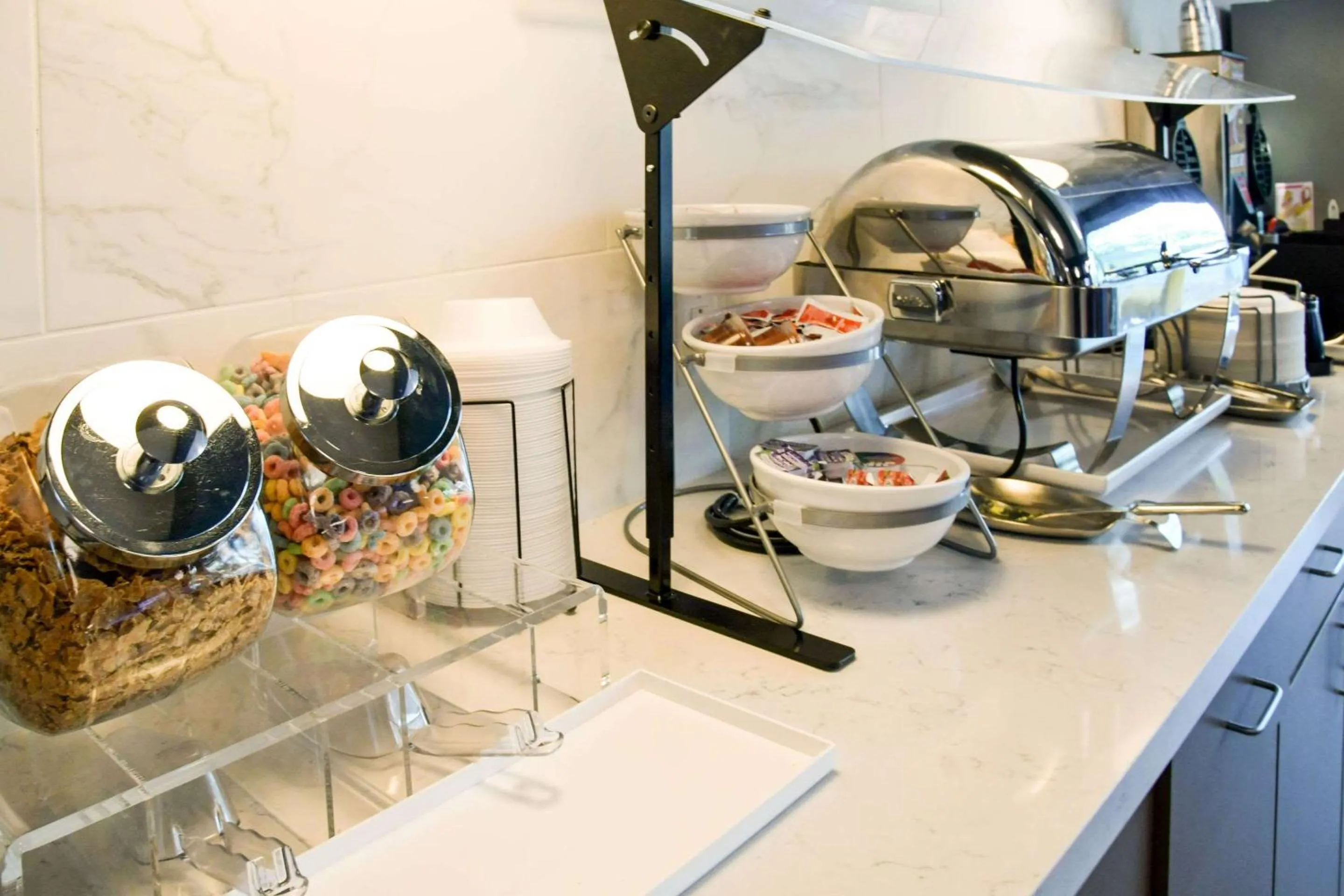 Breakfast in Comfort Inn & Suites NW Milwaukee