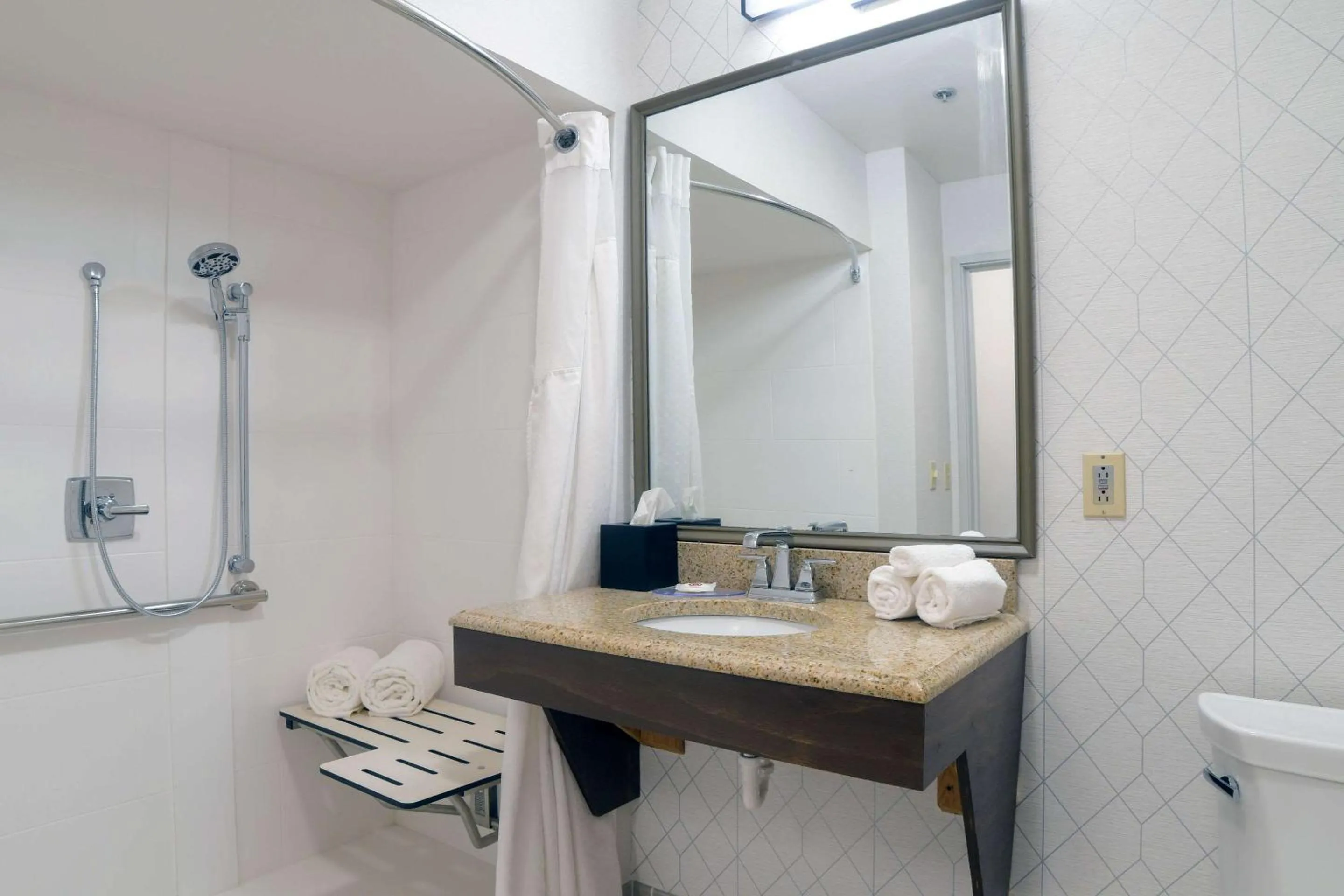 Bathroom in Comfort Inn & Suites NW Milwaukee