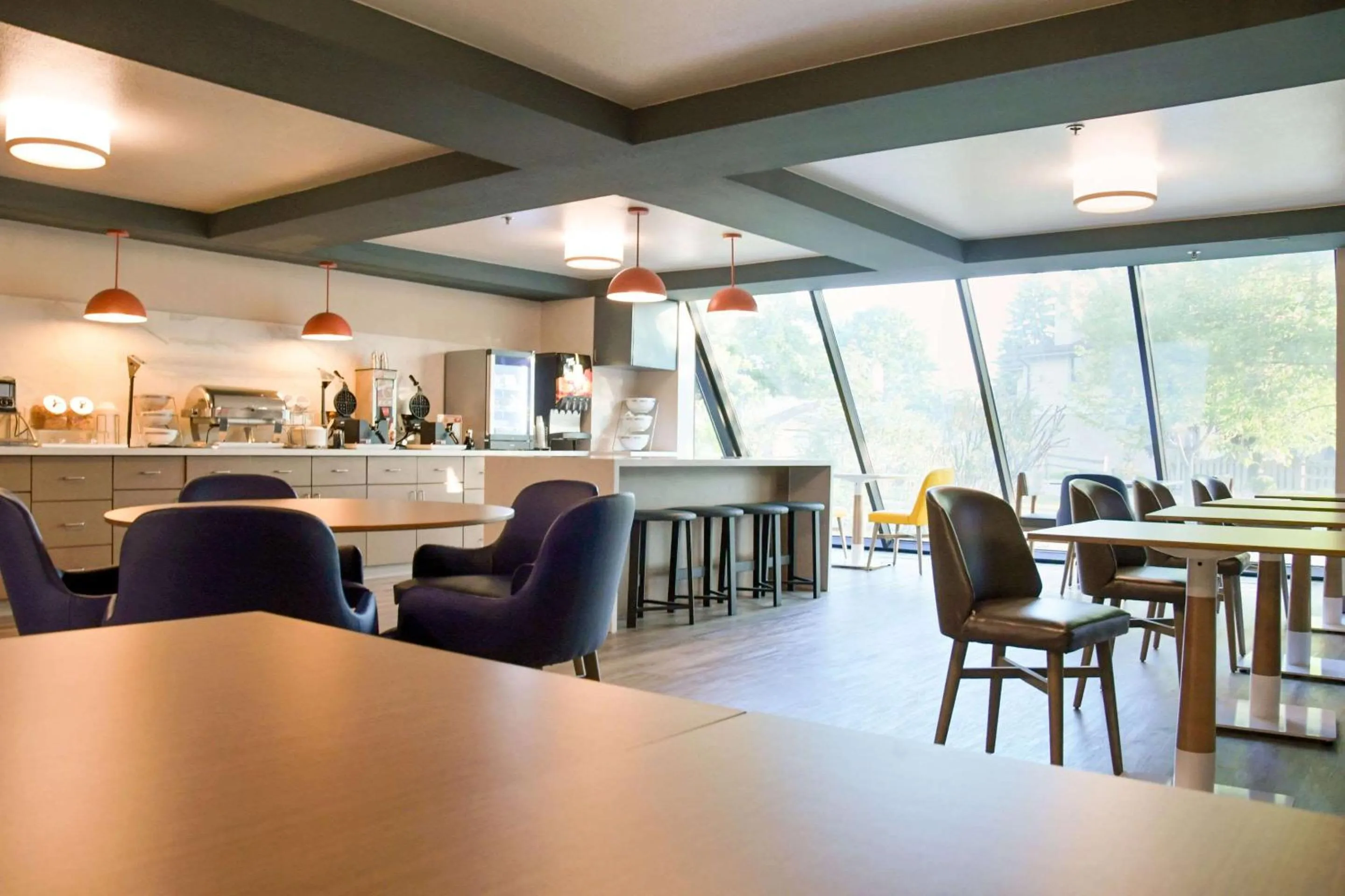 Breakfast in Comfort Inn & Suites NW Milwaukee