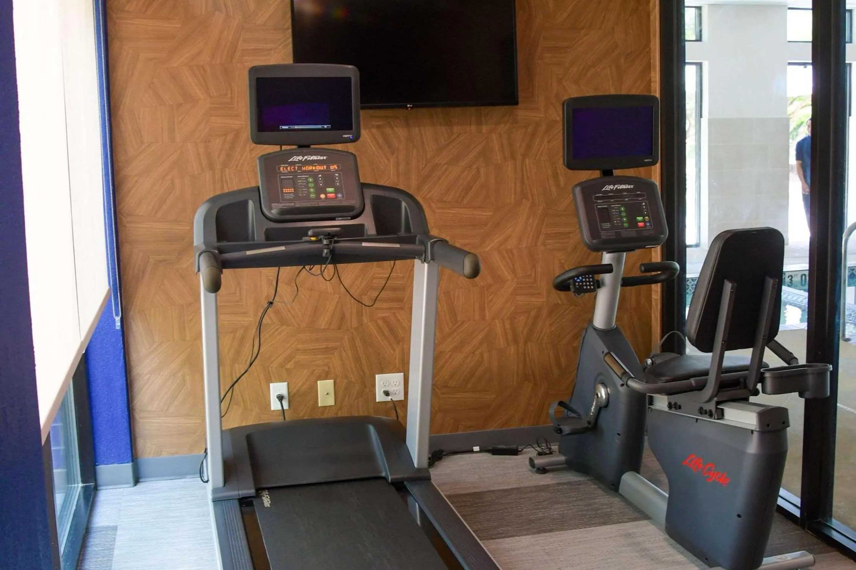 Fitness centre/facilities in Comfort Inn & Suites NW Milwaukee