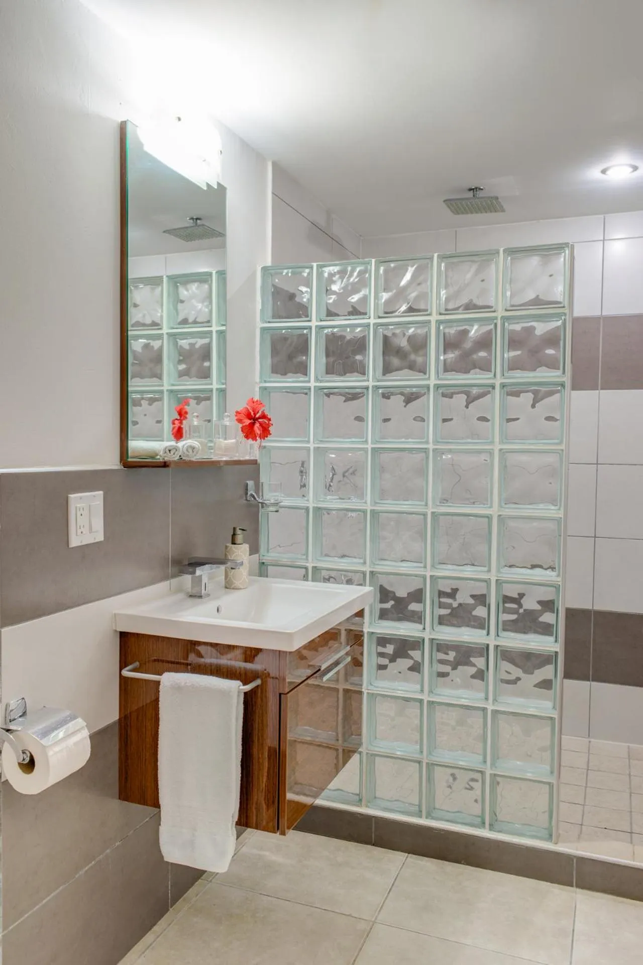 Shower in The Resort at Marble Hill