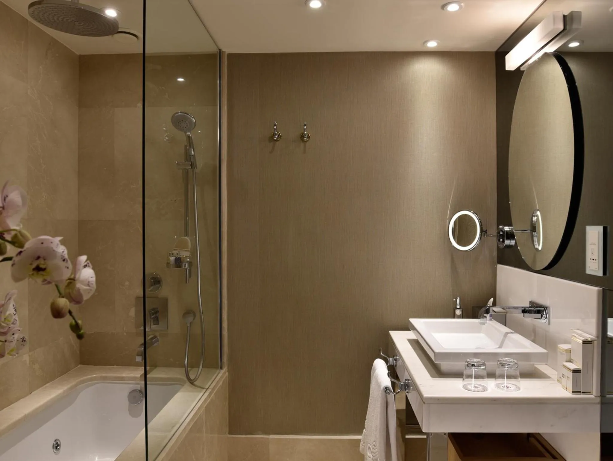 Shower in CVK Park Bosphorus Hotel Istanbul