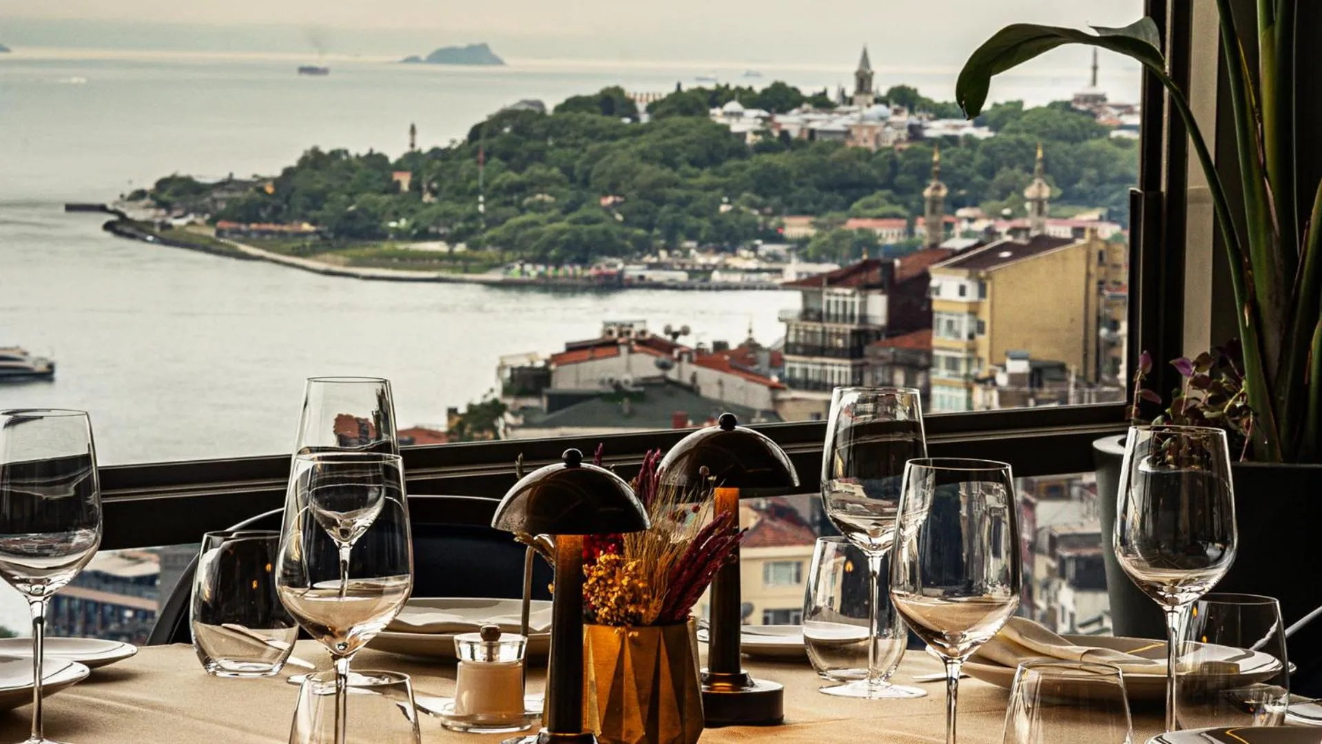 Restaurant/places to eat in CVK Park Bosphorus Hotel Istanbul