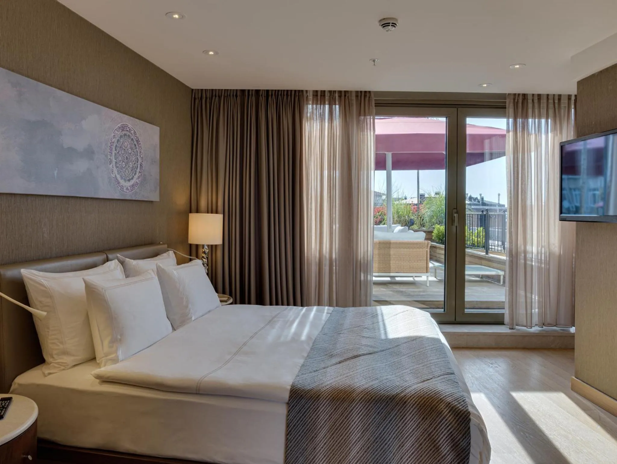 TV and multimedia, Bed in CVK Park Bosphorus Hotel Istanbul