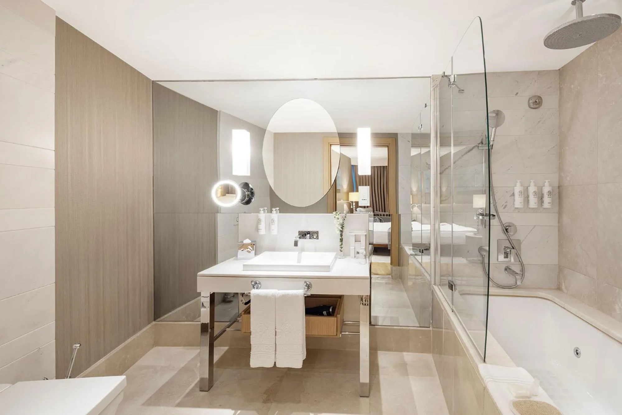 Shower in CVK Park Bosphorus Hotel Istanbul