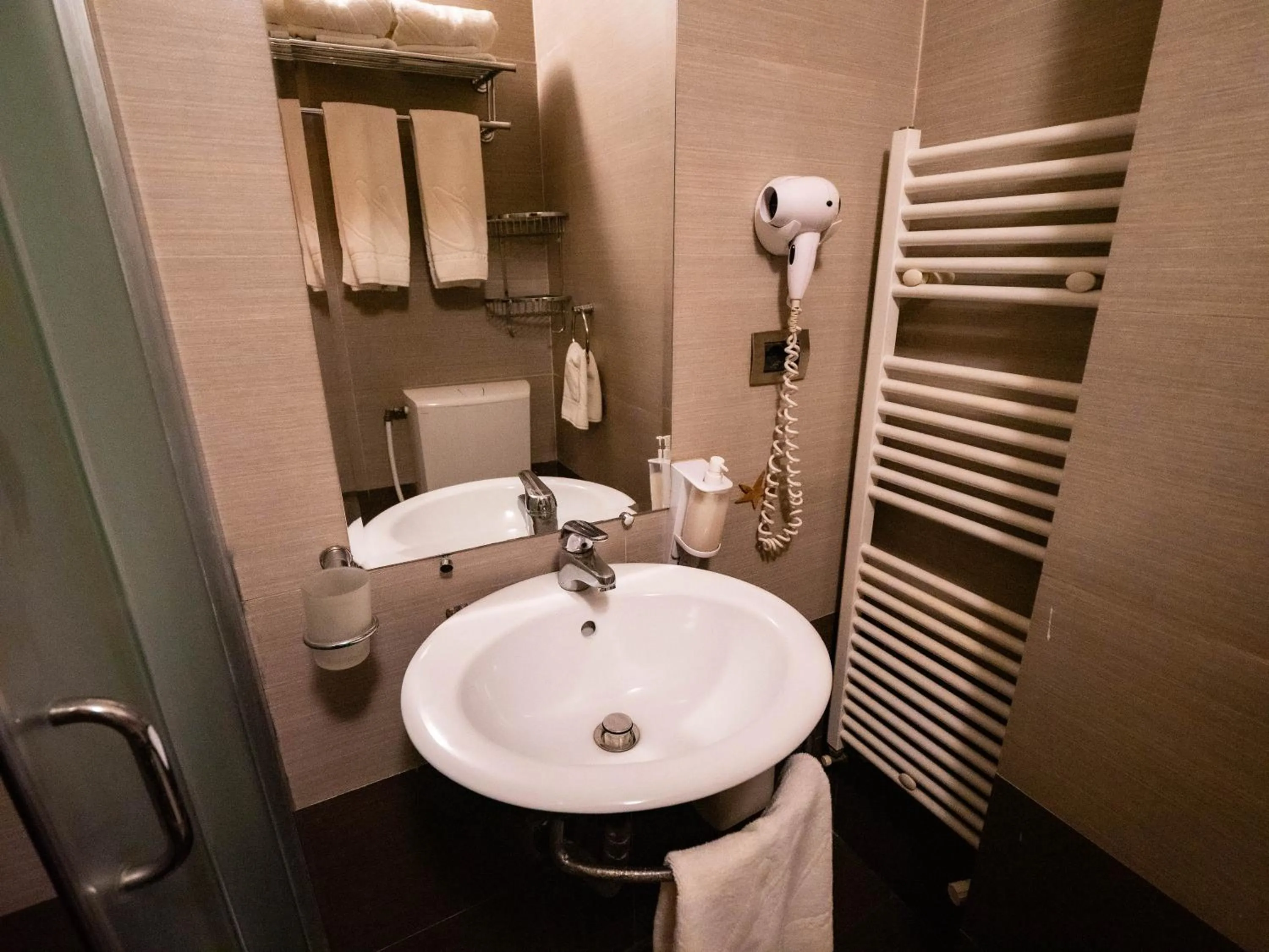 Shower in Natyral Razma Resort